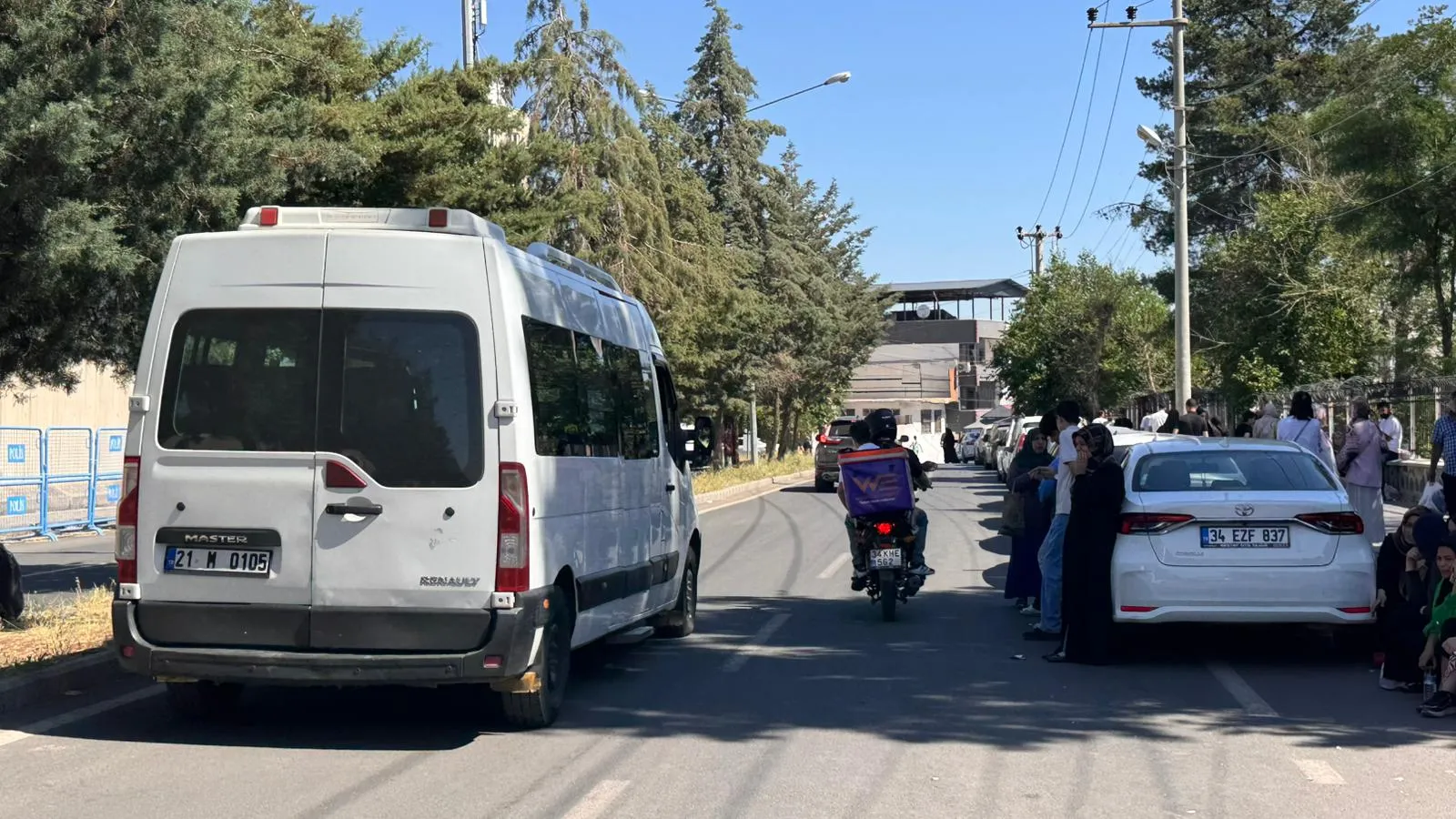 Diyarbakır LGS sınavında okul karıştıran 25 öğrenciyi polis ekipleri yetişirdi