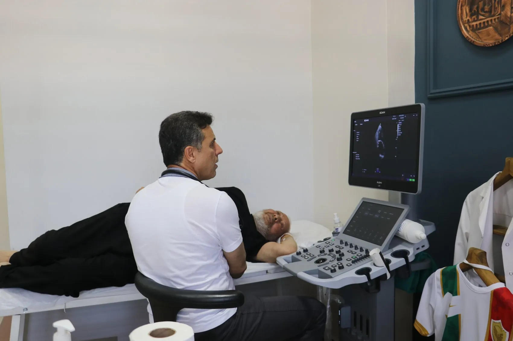 İstanbul’un riskli diyerek geri çevirdiği 75 yaşındaki hasta Diyarbakır’da şifa buldu