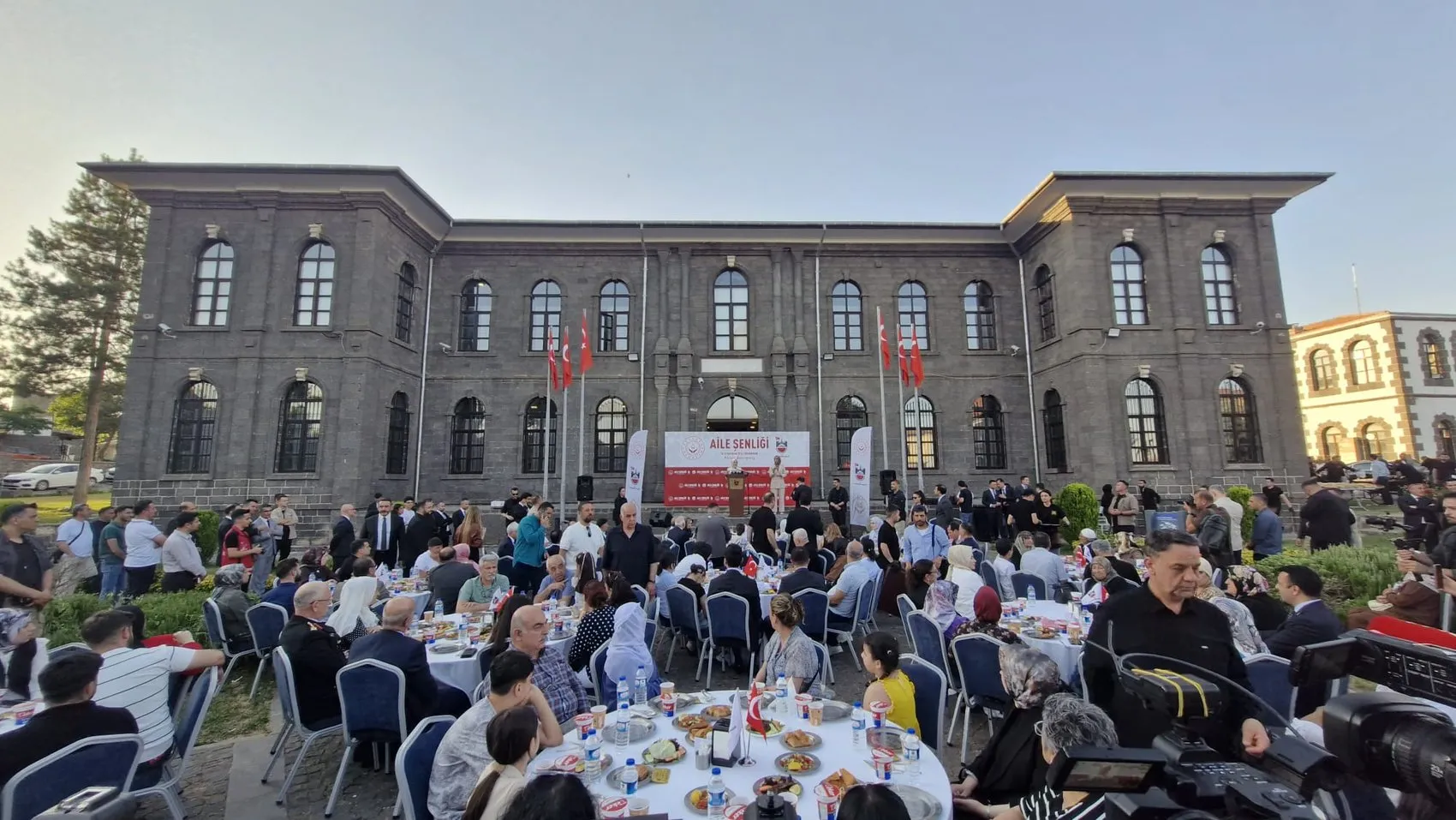 Diyarbakır'da Aile Şenliği Bakan Göktaş nüfusun yaşlanmasına karşı projeleri anlattı
