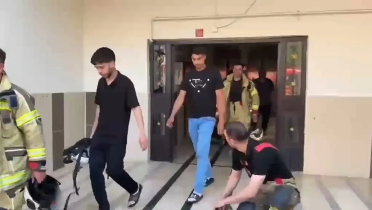 Diyarbakır Bağlar'da yürekleri ağza getiren yangın İtfaiyenin kask kamerası dehşeti gözler