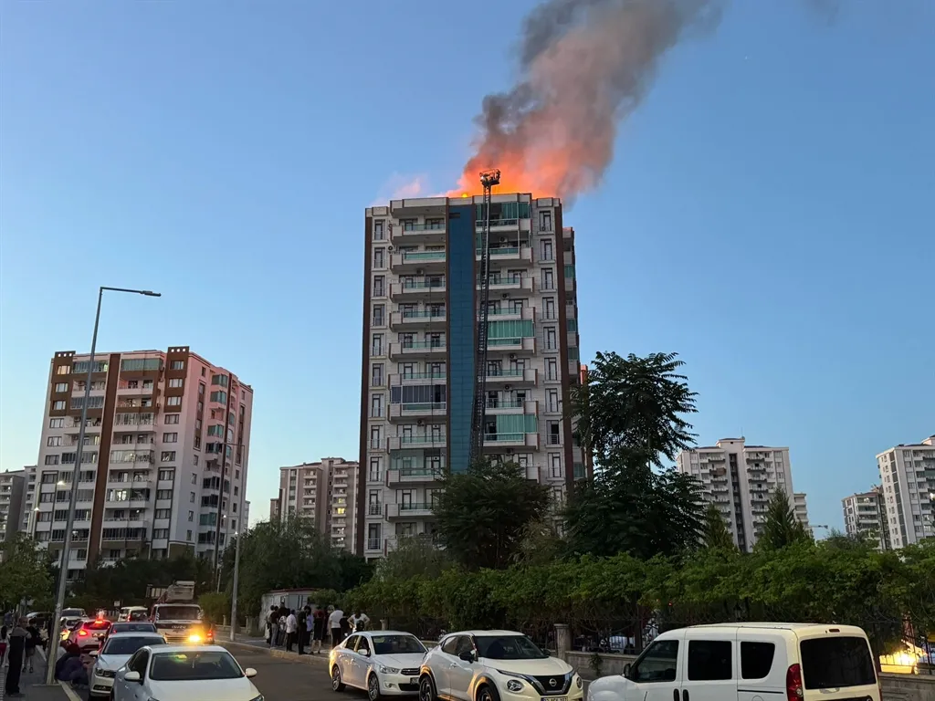 Diyarbakır'daki acı dolu yangın davasında mahkemeden tanıklar için zorla getirme kararı