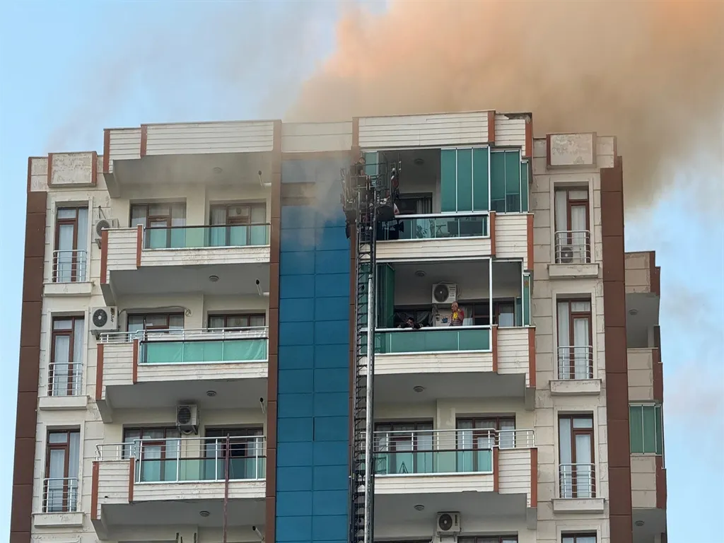Diyarbakır'daki acı dolu yangın davasında mahkemeden tanıklar için zorla getirme kararı