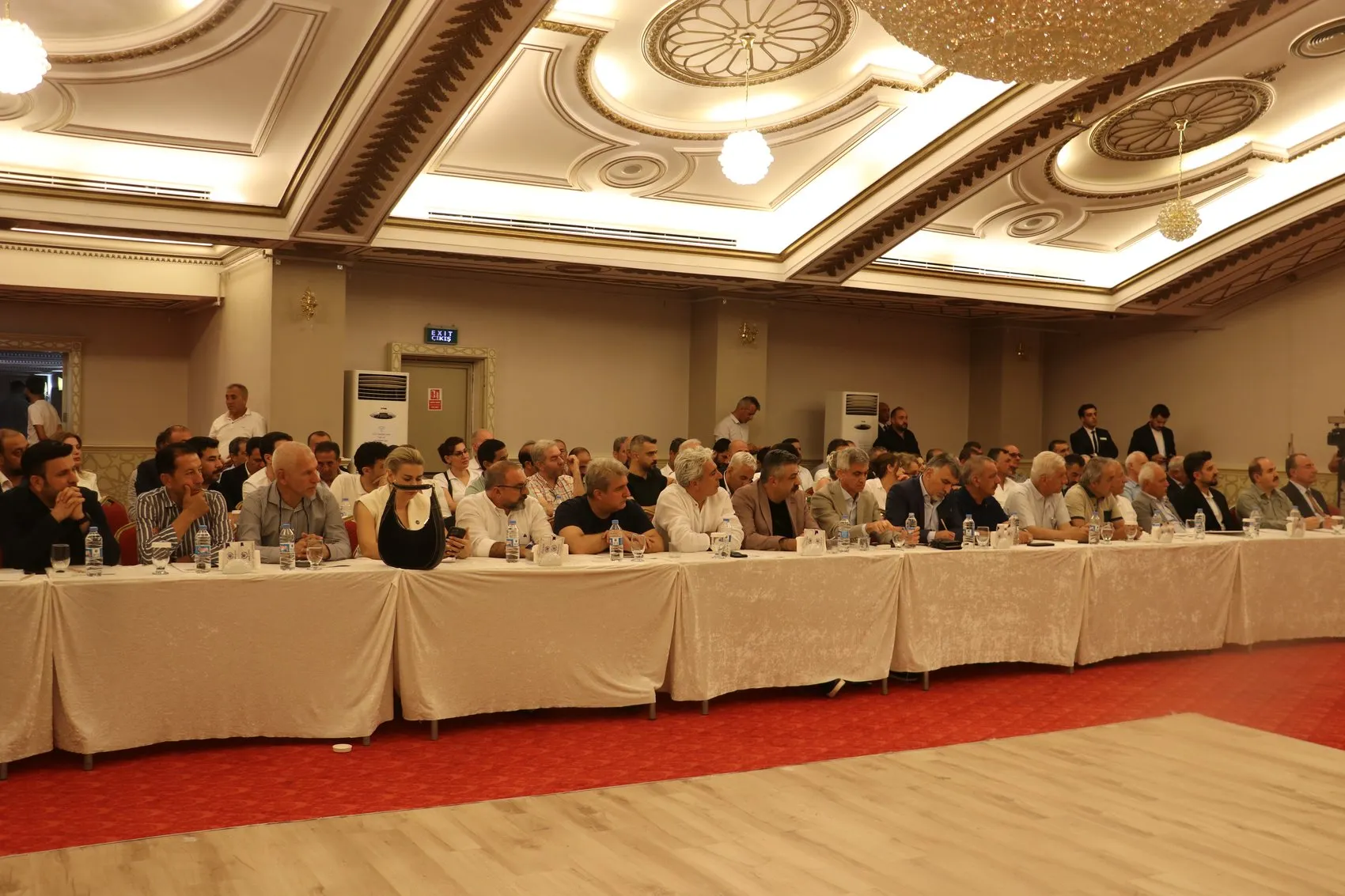 Özgür Özel Diyarbakır'da konuştu Mesele CHP'nin iç tartışması değil, demokrasi meselesidir