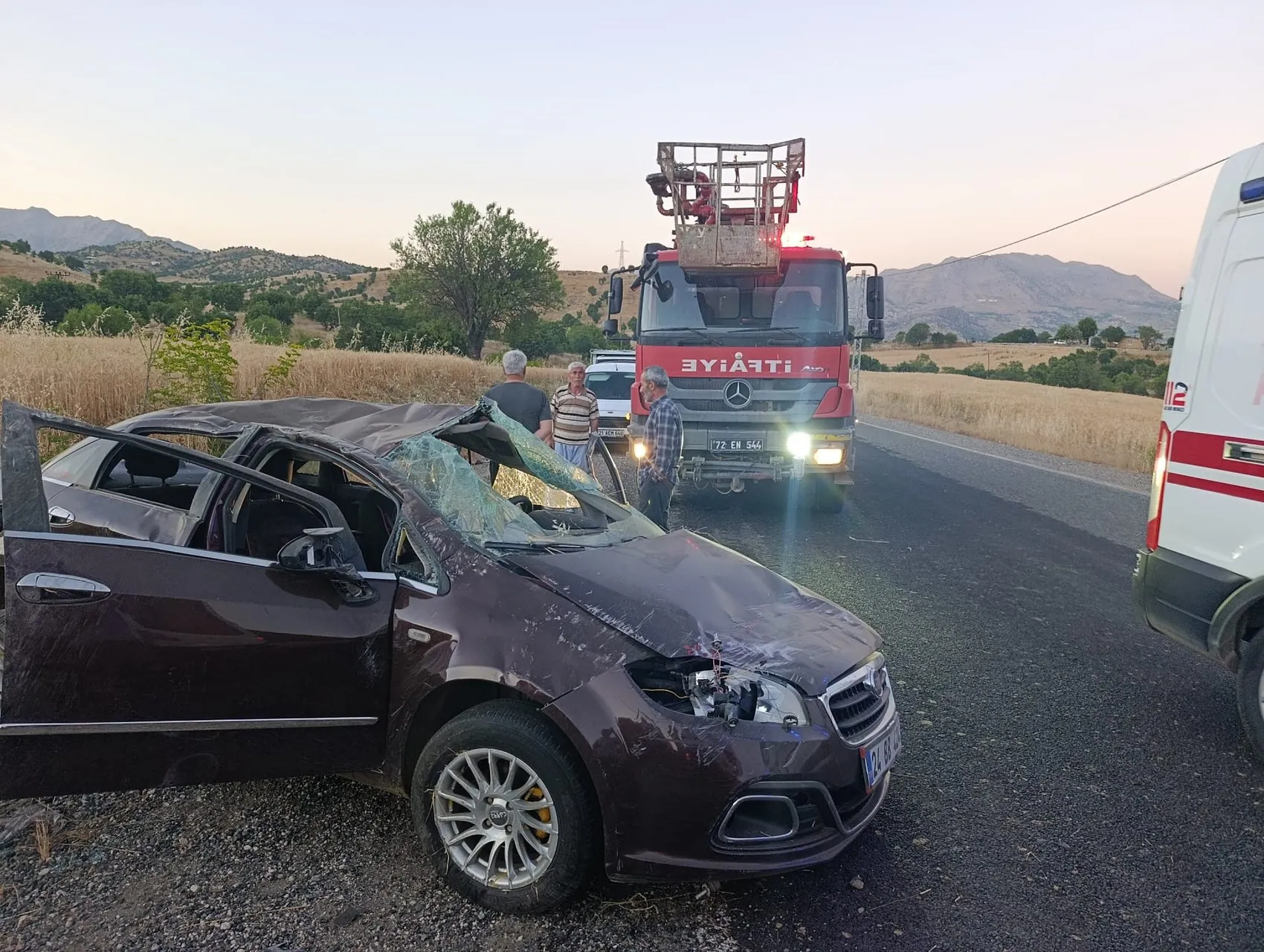 Diyarbakır Kulp’ta feci kaza Takla atan otomobildeki anne ile 3 yaşındaki oğlu can verdi