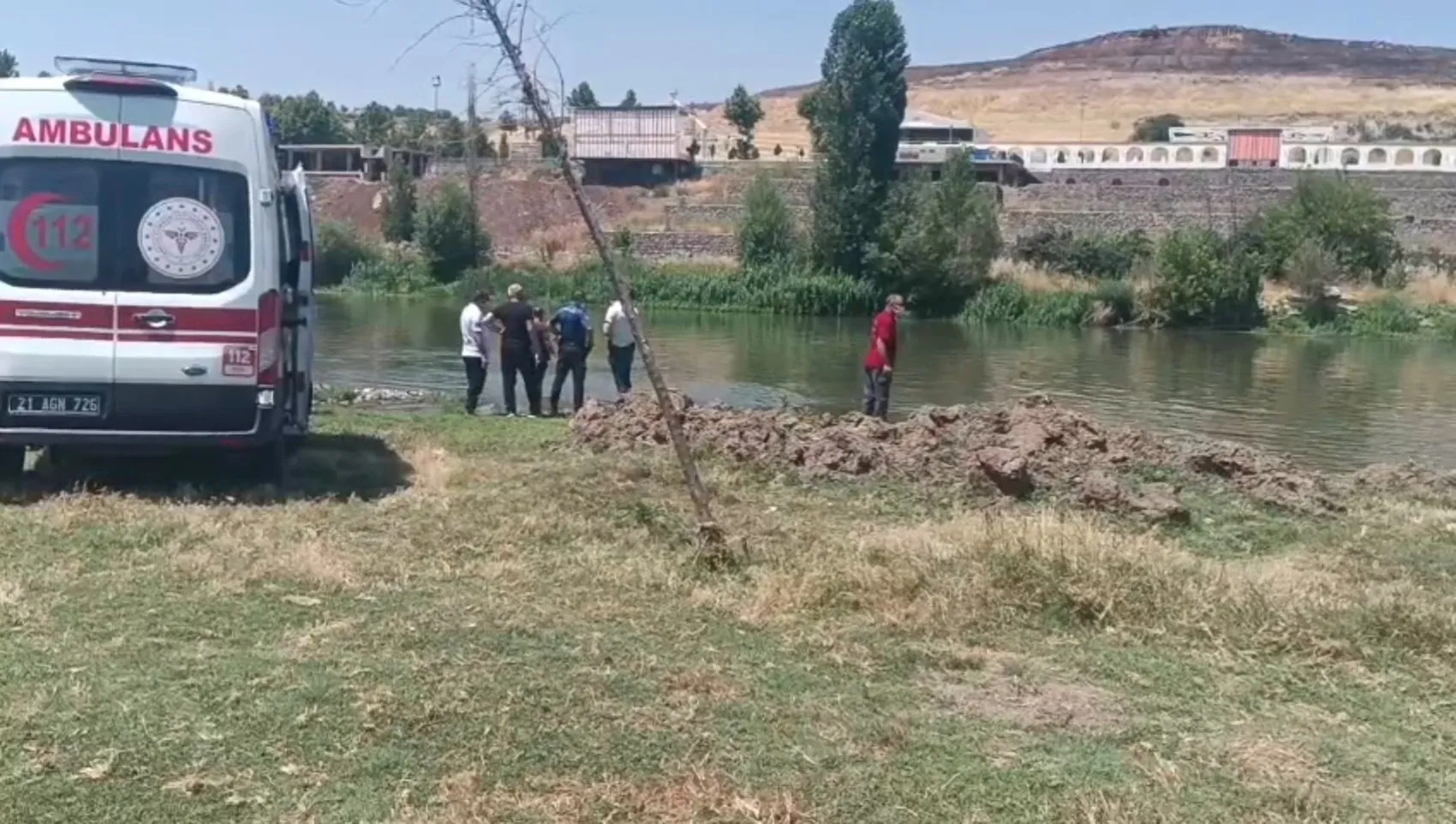 Sur'daki Bağıvar mevkiinde Dicle Nehri yüzeyinde bir erkeğe ait cansız beden bulundu