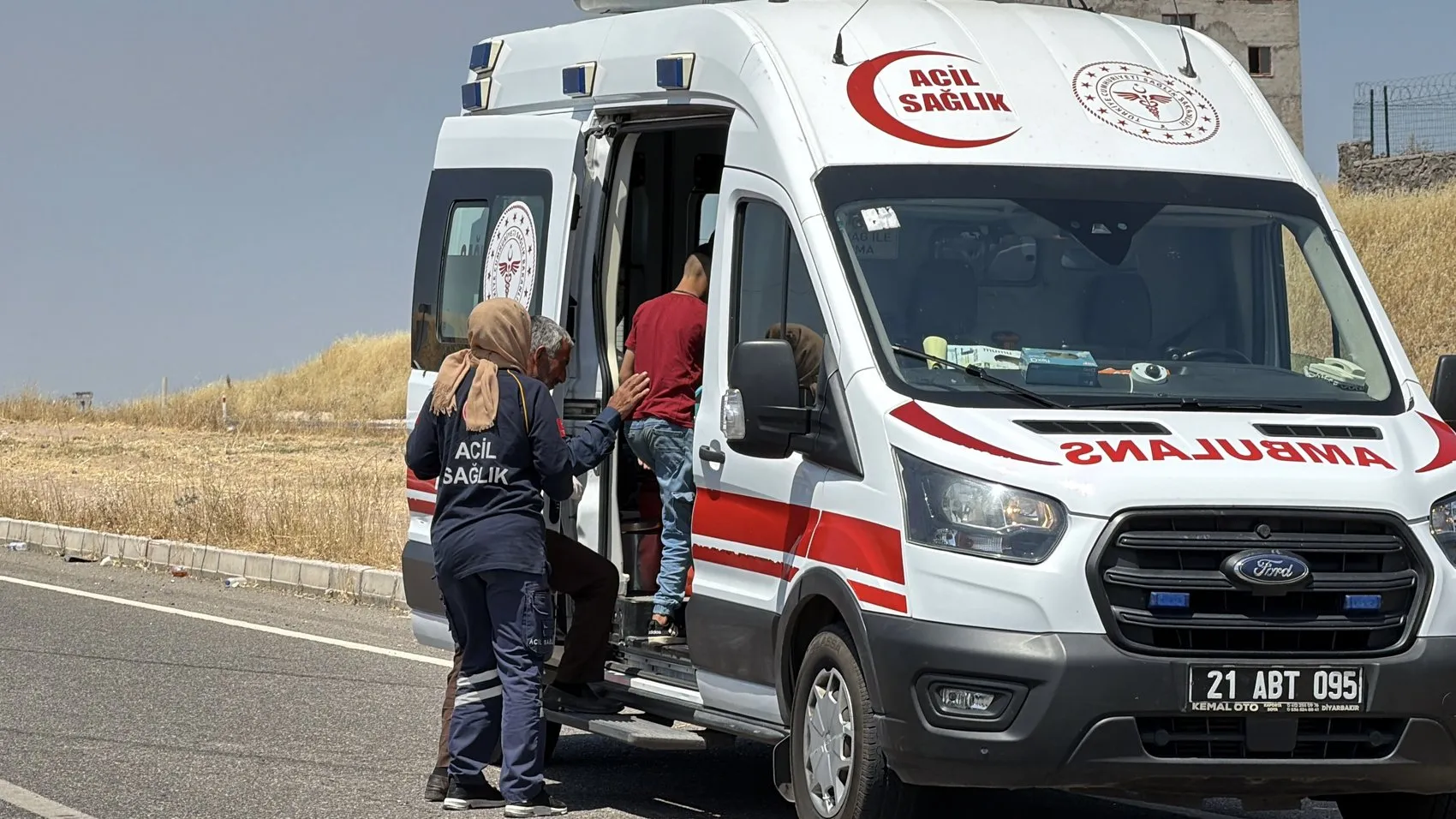 Bağlar'da rehabilitasyon servisi kaza yaptı 17 öğrenci dahil 19 kişi yaralandı