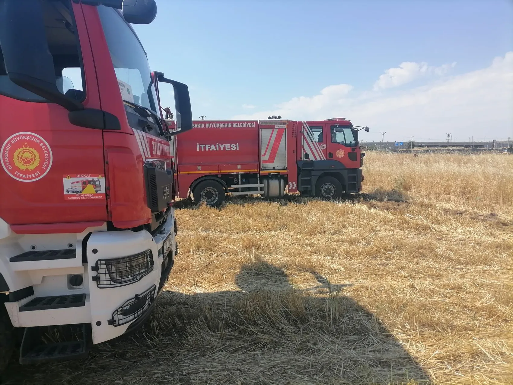 Diyarbakır-Bismil kara yolunda dehşet anları Akaryakıt istasyonunu teğet geçti