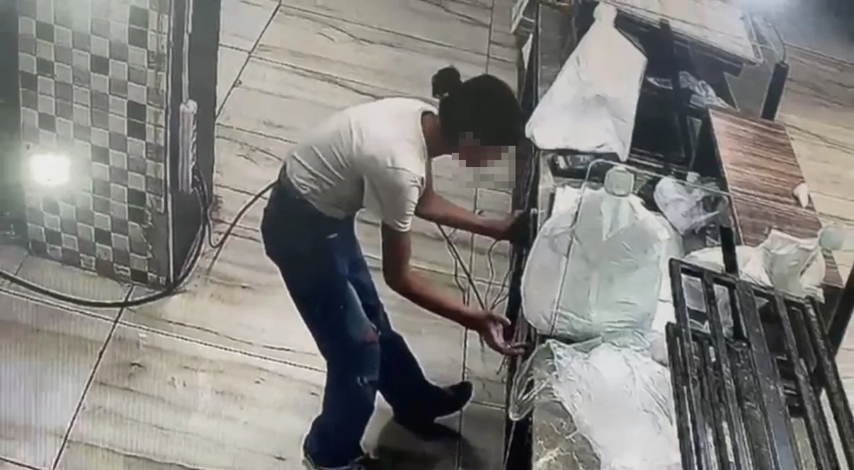 Diyarbakır Yenişehir'de fırın çalışanlarını oyaladılar Kasadaki parayı böyle çaldılar