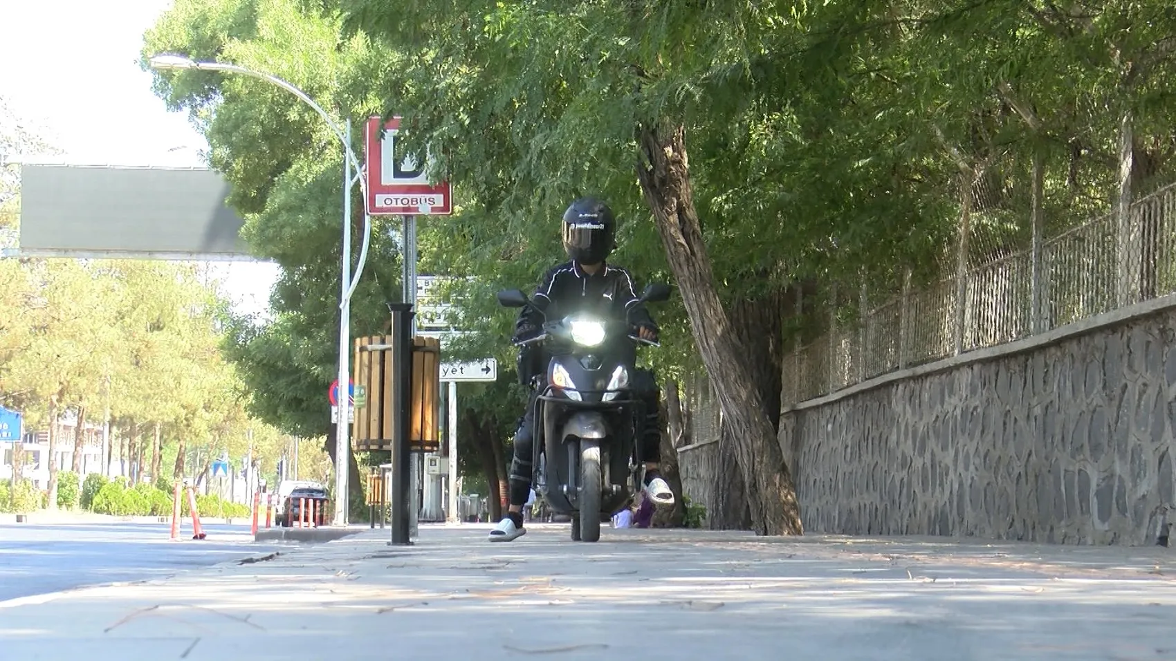 Diyarbakır'da motokurye Yusuf Dinar'ın vicdan dolu müdahalesi Serçeyi ölümden kurtardı