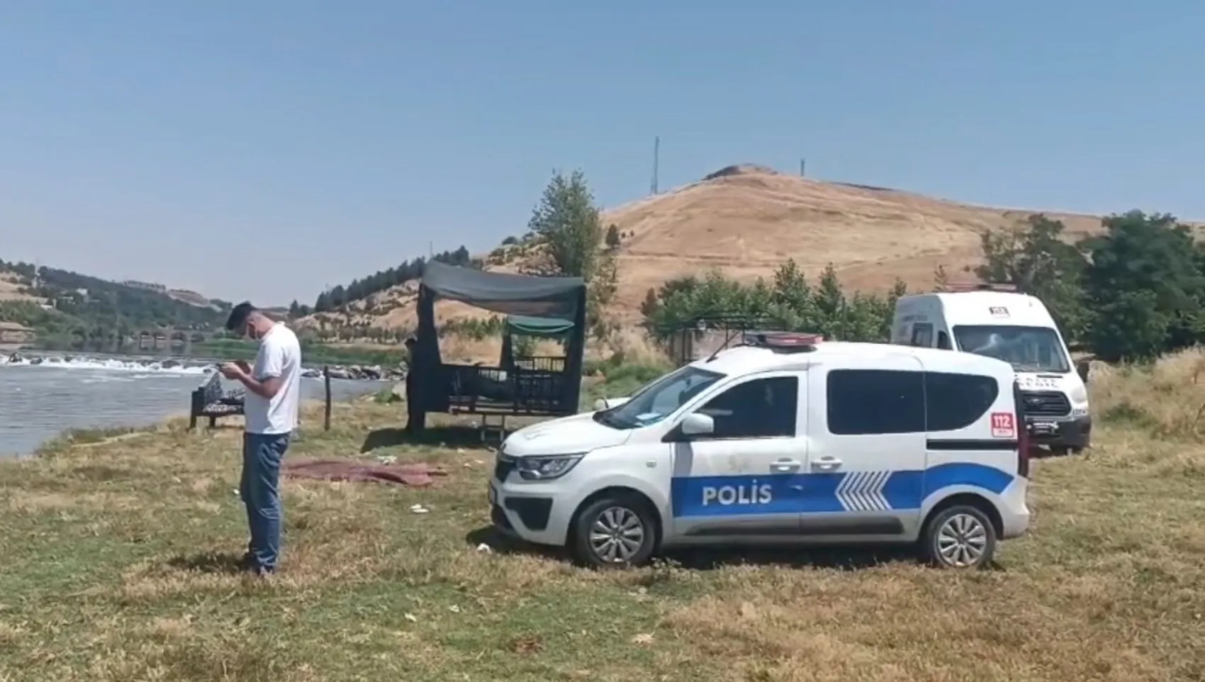 Sur'daki Bağıvar mevkiinde Dicle Nehri yüzeyinde bir erkeğe ait cansız beden bulundu