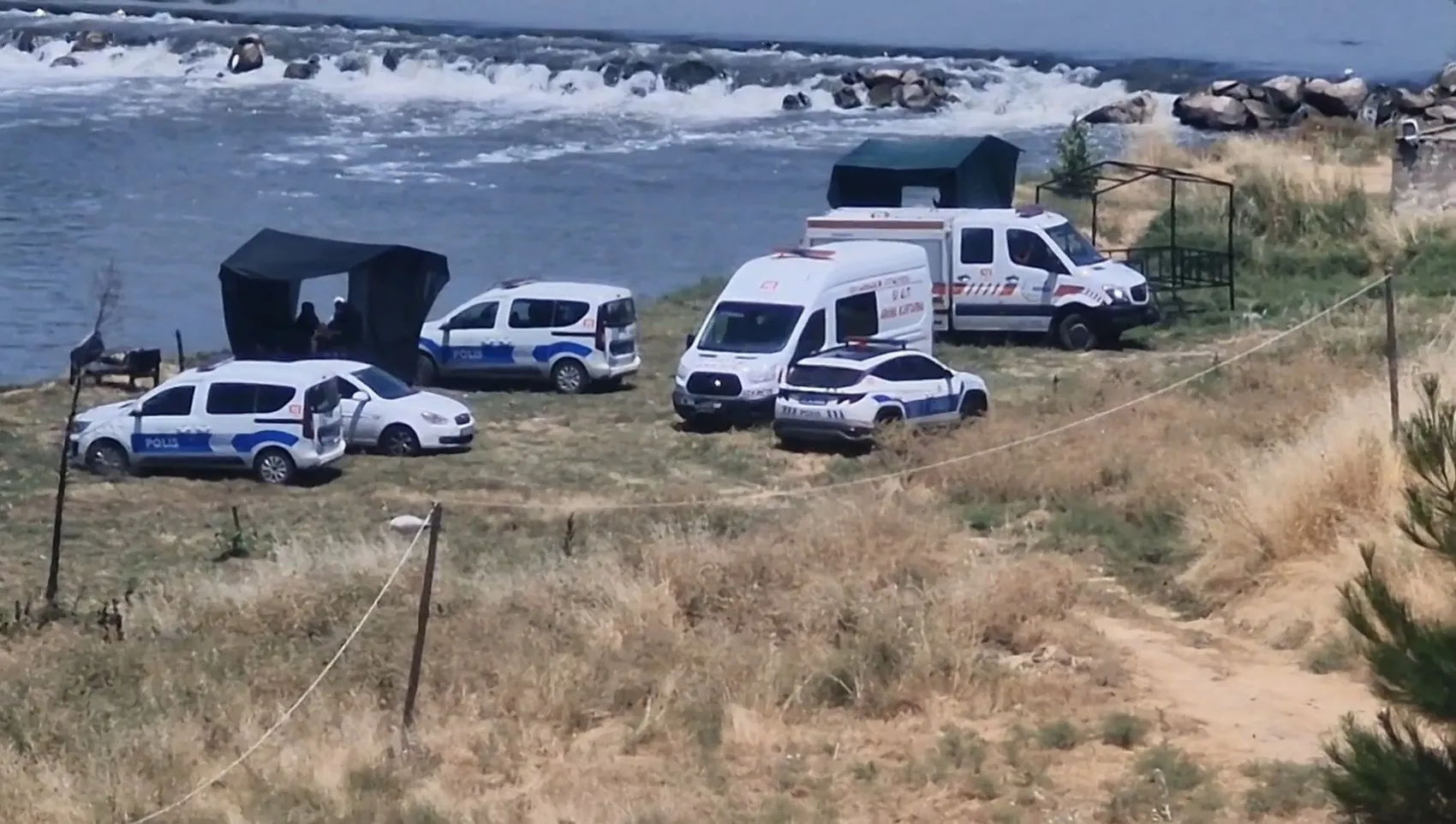 Sur'daki Bağıvar mevkiinde Dicle Nehri yüzeyinde bir erkeğe ait cansız beden bulundu