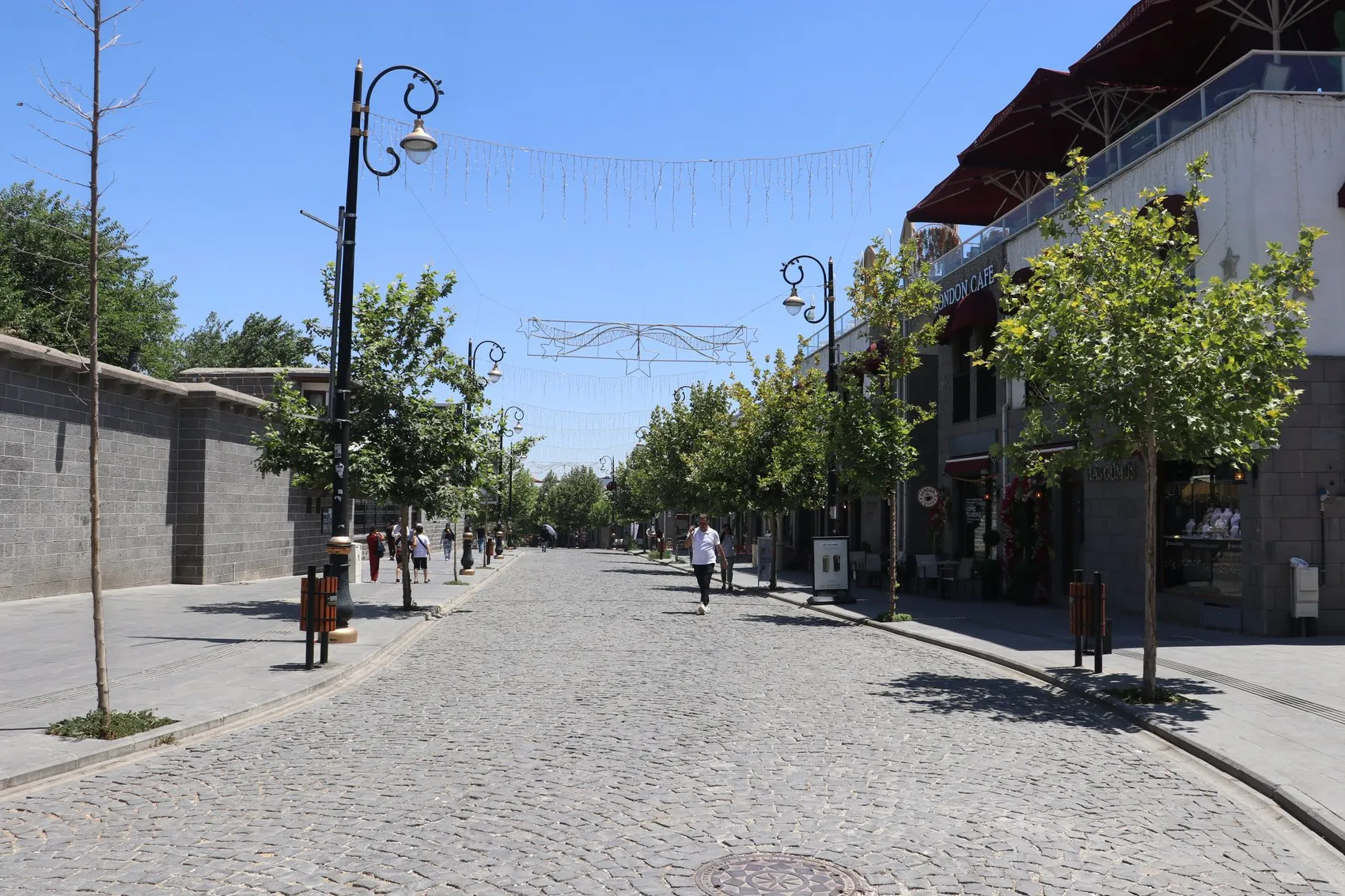 Diyarbakır'da termometreler 40 dereceyi aştı Tarihi kent merkezi ve caddeler tenhalaştı