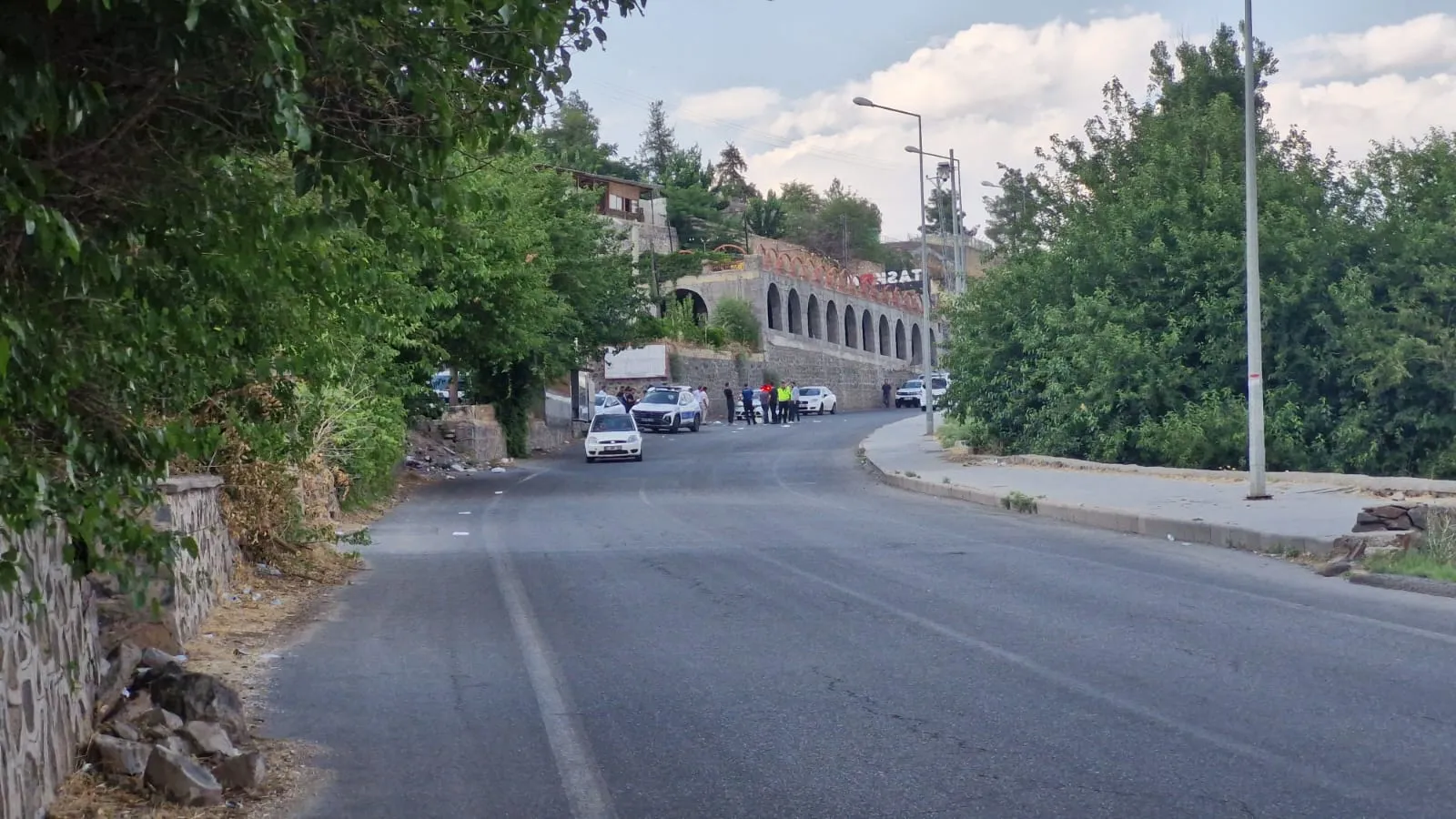 Diyarbakır Sur'da Eski Mardin Yolu'nda silahlı pusu 30 yaşındaki sürücü can verdi
