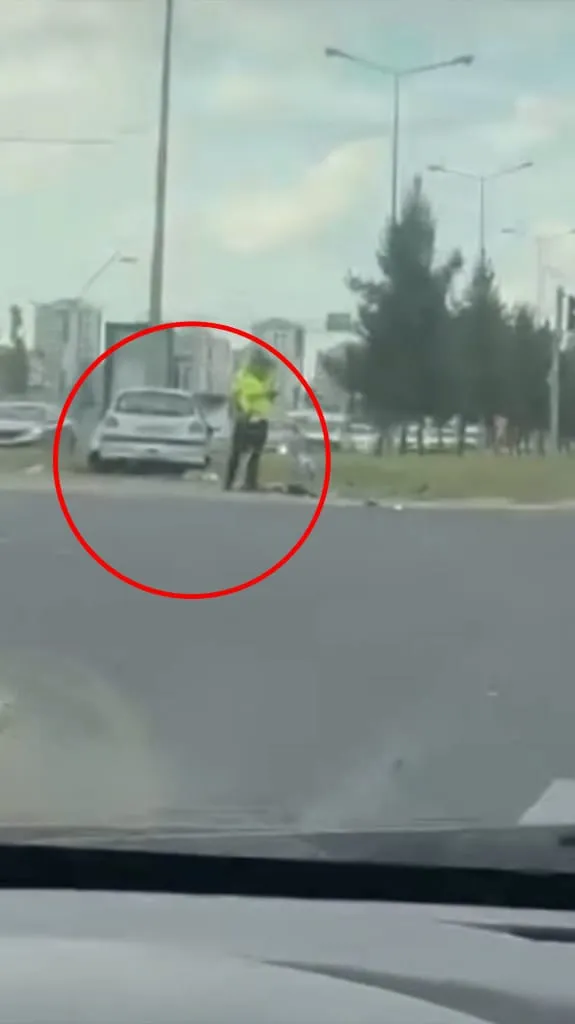 Kayapınar Memursen Bulvarı’nda şiddetli kaza İki otomobil çarpıştı, 2 kişi yaralandı