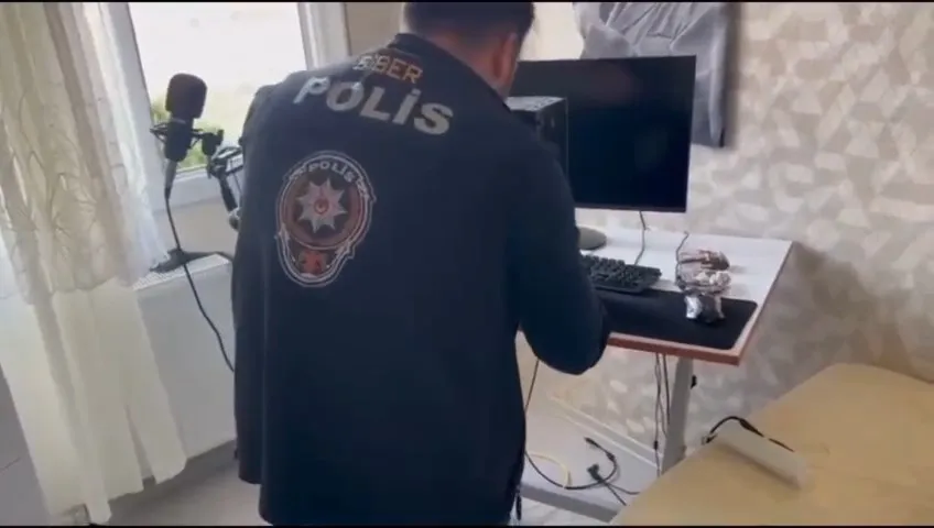 Rojin Kabaiş'in babasına siber zorbalardan silahlı tehdit Davadan vazgeç mesajı