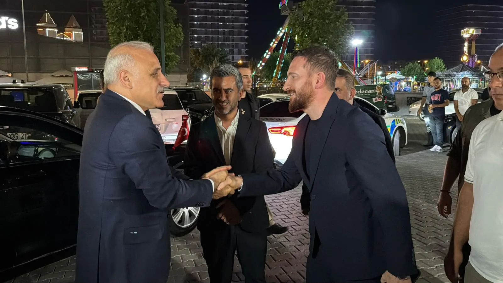 Amedspor ve Erzurumspor'dan futbol şöleni öncesi barış ve kardeşlik vurgusu Diyarbakır