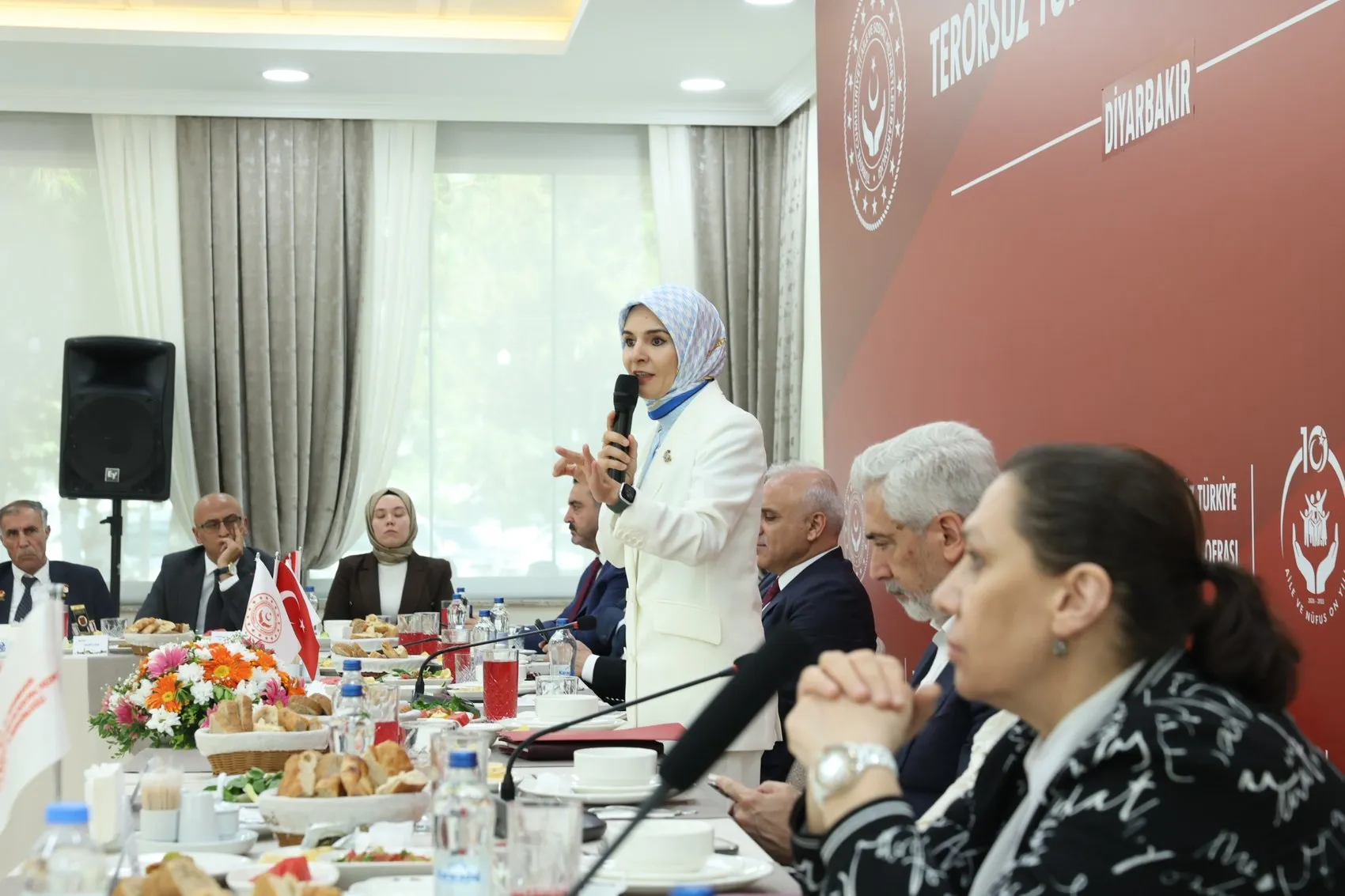 Diyarbakır'da şehit yakınları ve gazilerle bir araya gelen Bakan Göktaş'tan mesaj Terörsüz