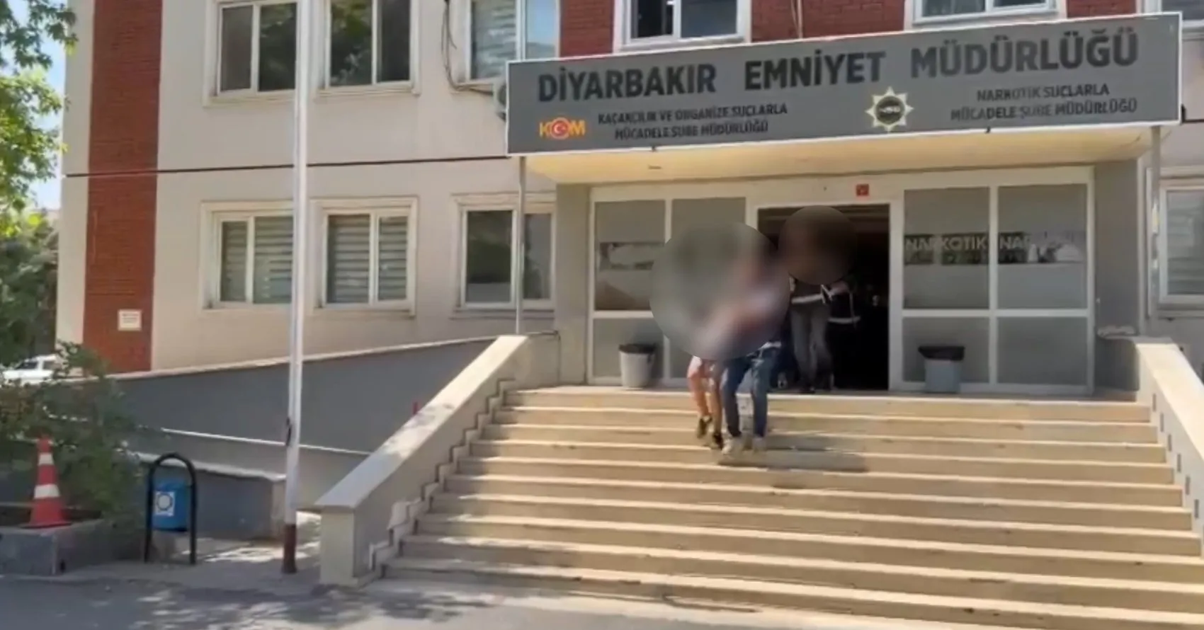 Sur'da el bombası operasyonu adliyeye taşındı 4 şüpheli tutuklandı
