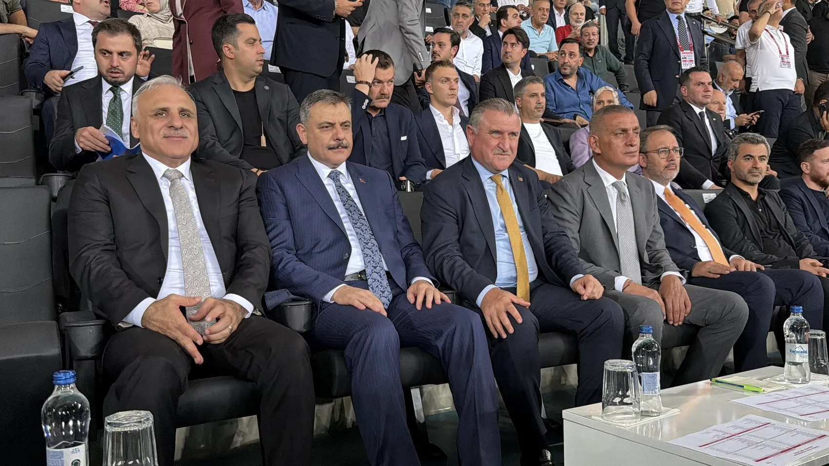 Amedspor'un tarihi Süper Lig maçı protokolün yakın markajında Bakanlar stadyumdaydı