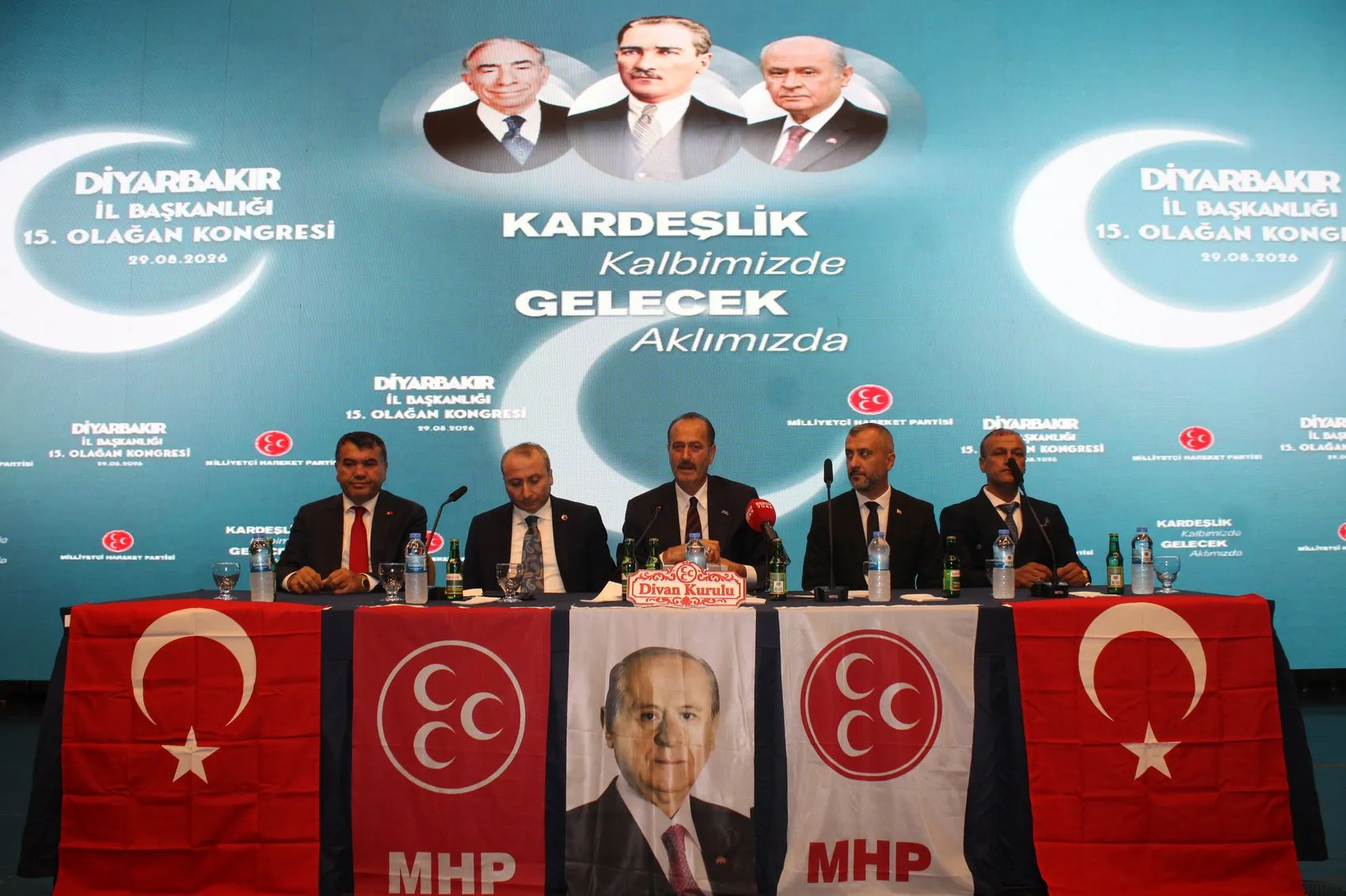 Diyarbakır'da MHP Kongresi Osmanağaoğlu'ndan "kapılar açtık" mesajı, Özcoşkun güven