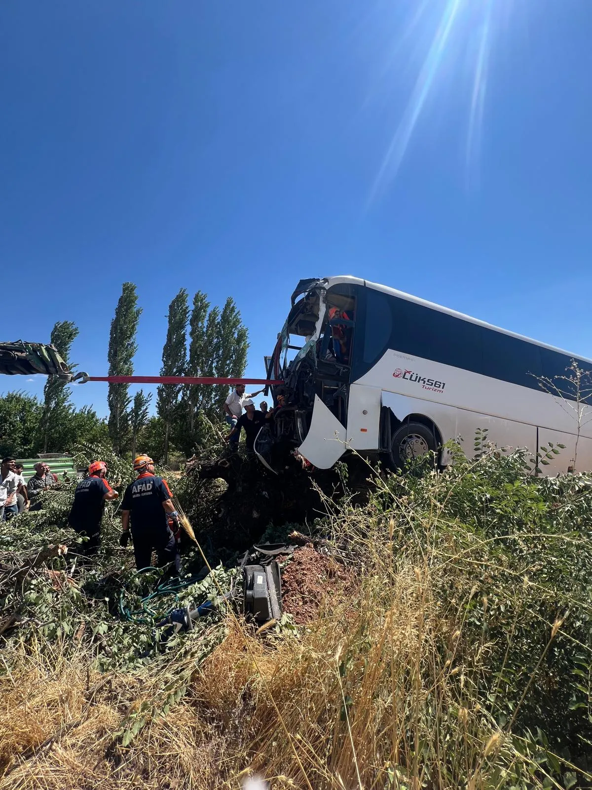 Diyarbakır Lice'de yolcu otobüsü şarampole uçtu Fis Ovası mevkiinde 2 yaralı var
