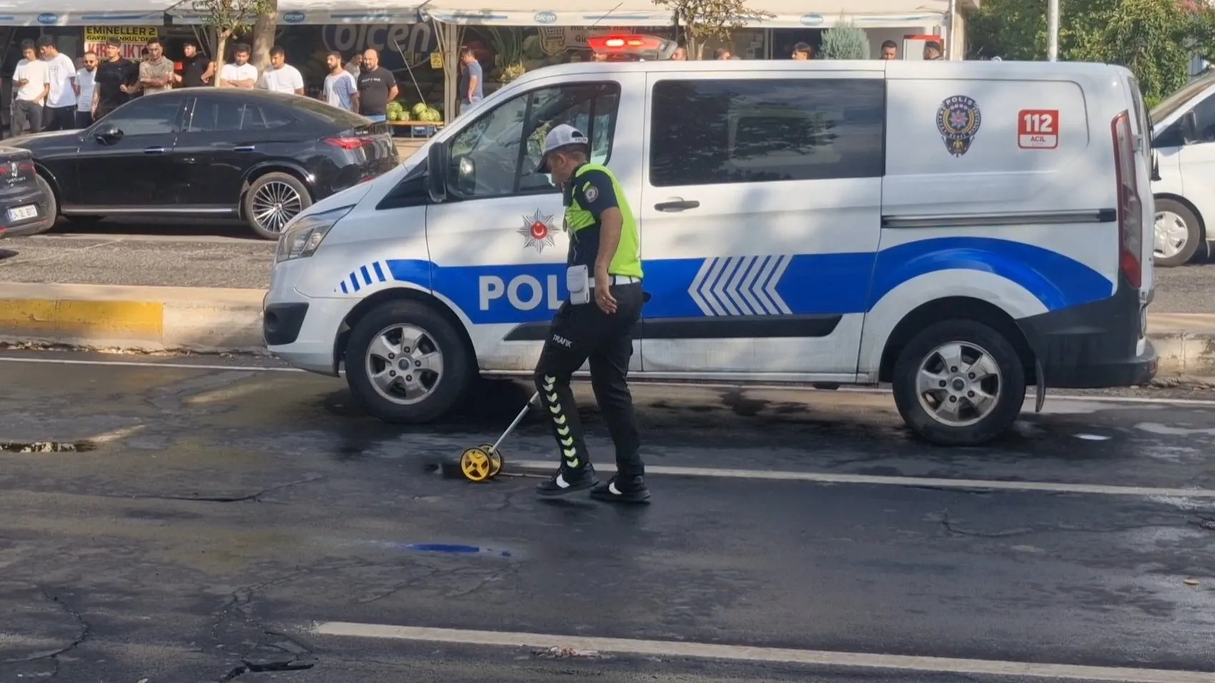 Diyarbakır Kayapınar'da trafik kazası: Karşıdan karşıya geçerken can verdi