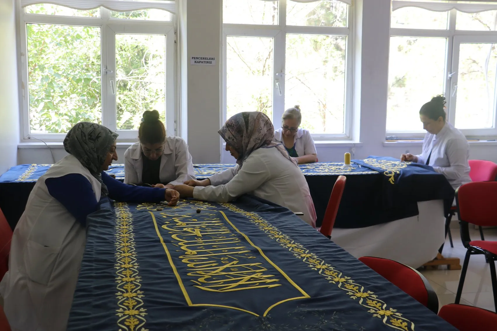 Diyarbakır Olgunlaşma Enstitüsü'nde 3'üncü Selim'in türbe örtüsüne 1,5 yıllık emek Dev