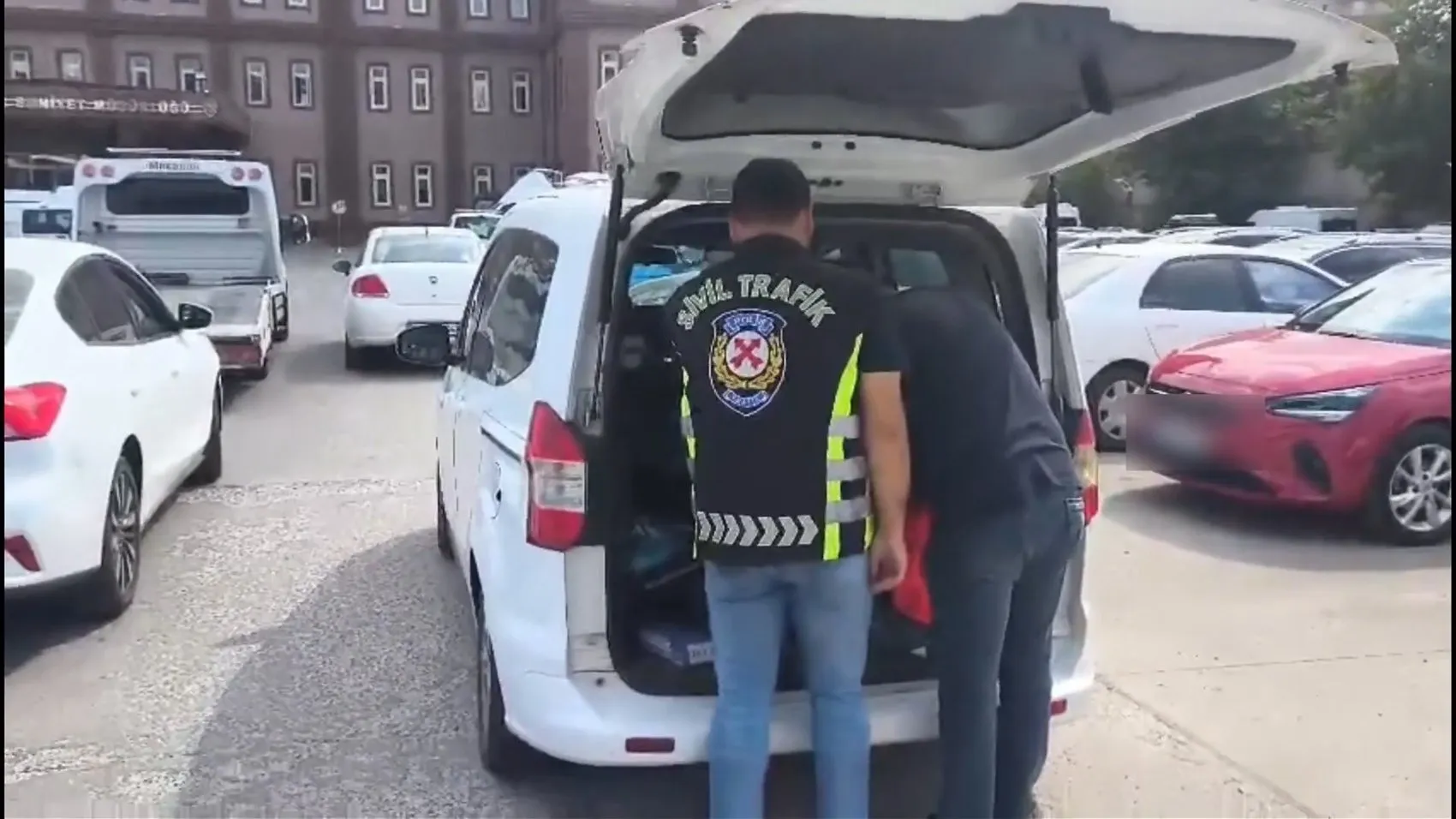 Trafikte can güvenliğini hiçe saydılar Diyarbakır'da 3 sürücüye 276 bin TL ceza kesildi