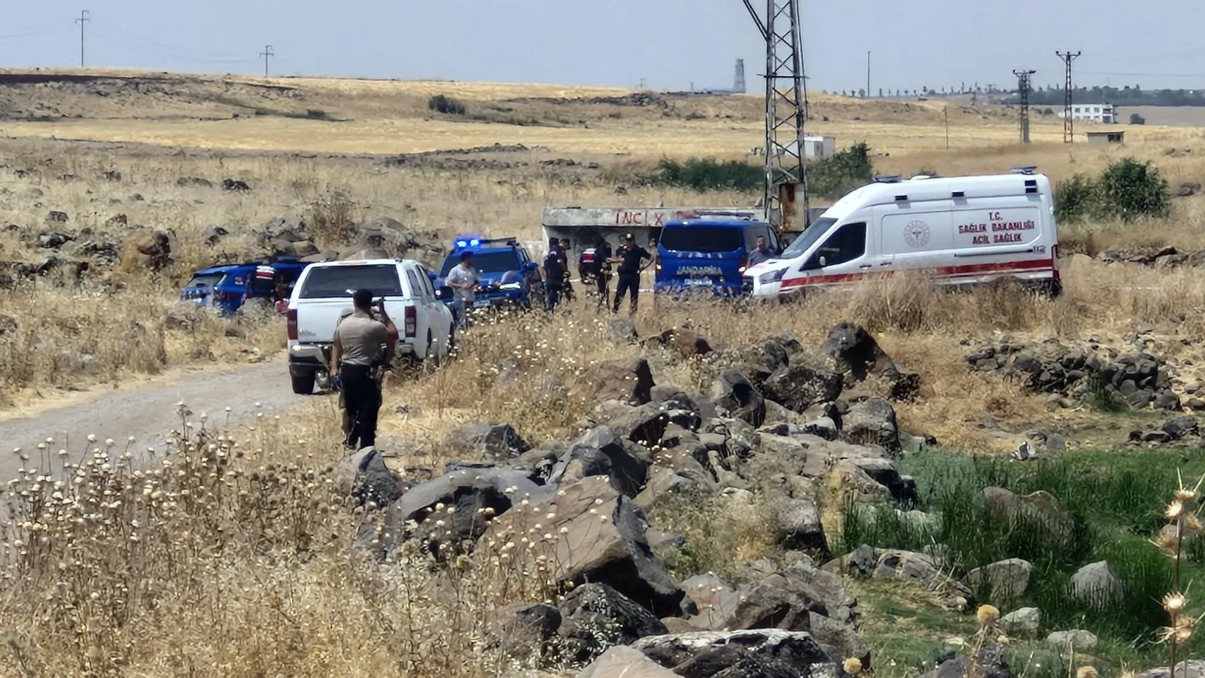 Diyarbakır Bağlar'da arazide bulunan cansız beden sonrası iki şüpheli gözaltına alındı