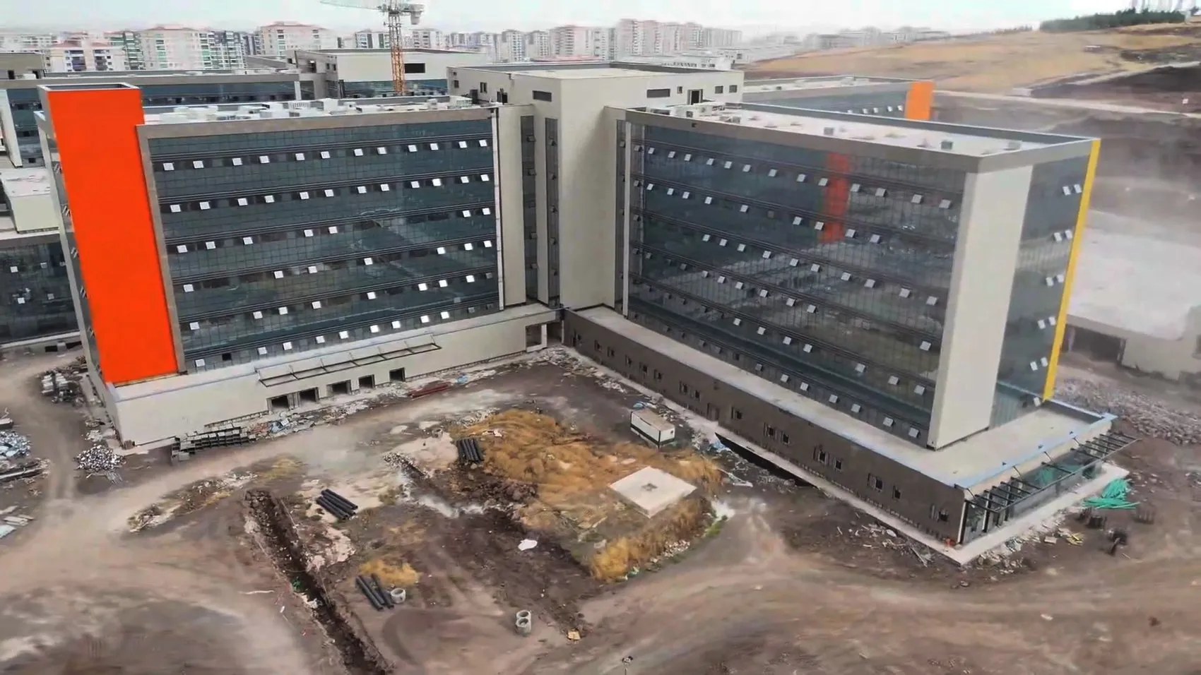 802 sismik izolatörlü dev sağlık yatırımında sona gelindi 2027'de hasta kabulü başlıyor