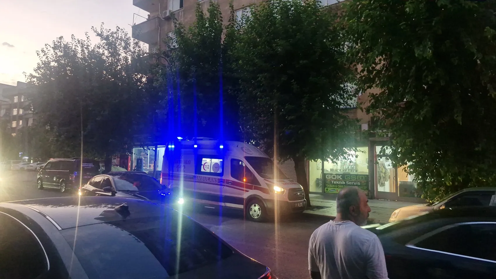 Yenişehir'deki 7 katlı binada korkutan çatı yangını İtfaiye ekipleri müdahale etti
