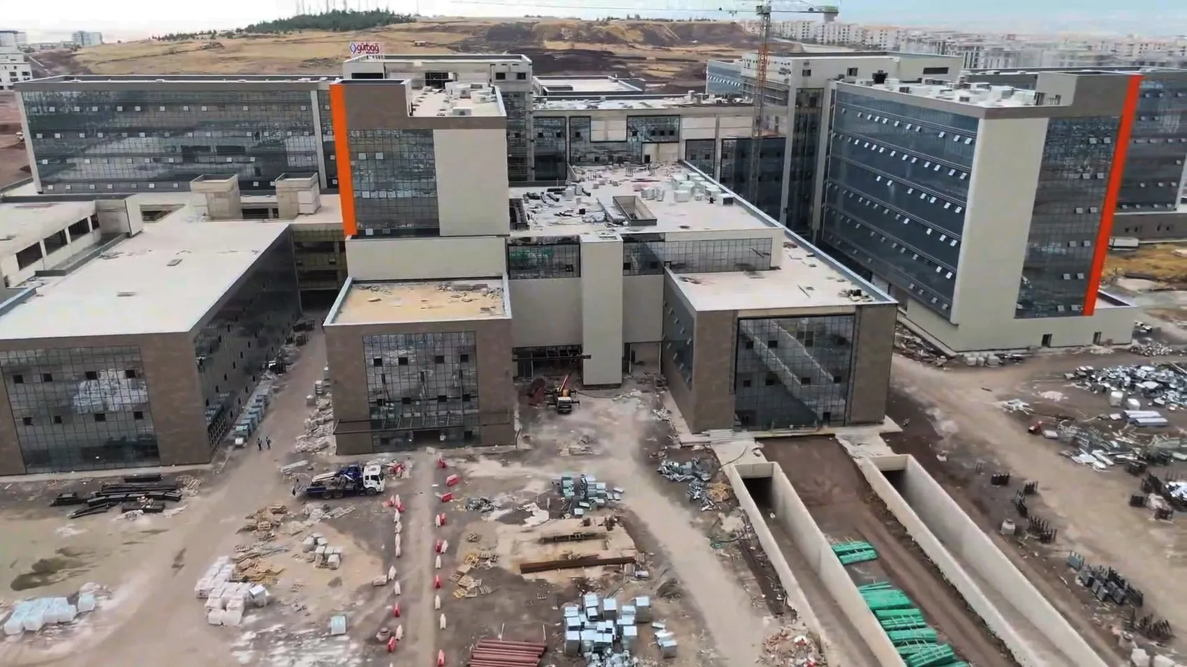 802 sismik izolatörlü dev sağlık yatırımında sona gelindi 2027'de hasta kabulü başlıyor