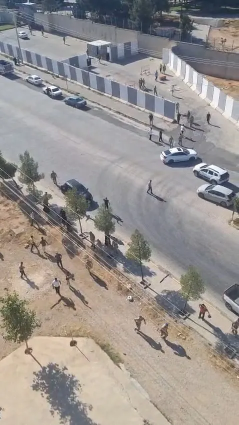 Ergani'de arazi anlaşmazlığı sokağa taştı Jandarma önündeki kavgada 7 kişi yaralandı