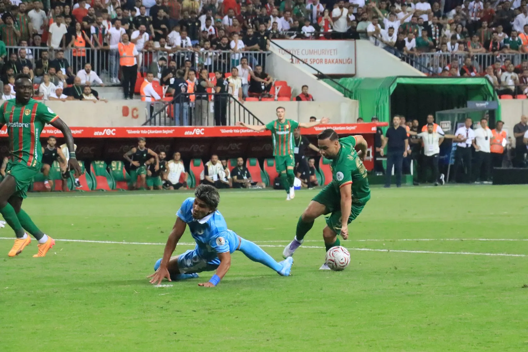 Amedspor Süper Lig serüvenine fırtına gibi başladı Erzurumspor FK karşısında net galibiyet