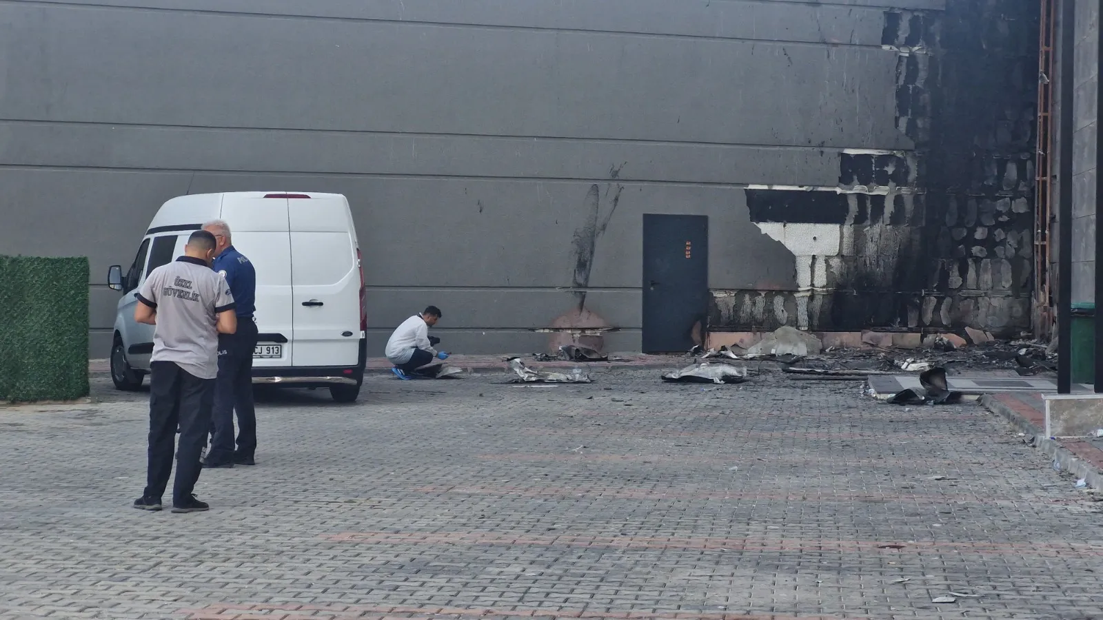 Diyarbakır'da 13 katlı plazanın çatısı küle döndü Yangının izleri dronla kaydedildi