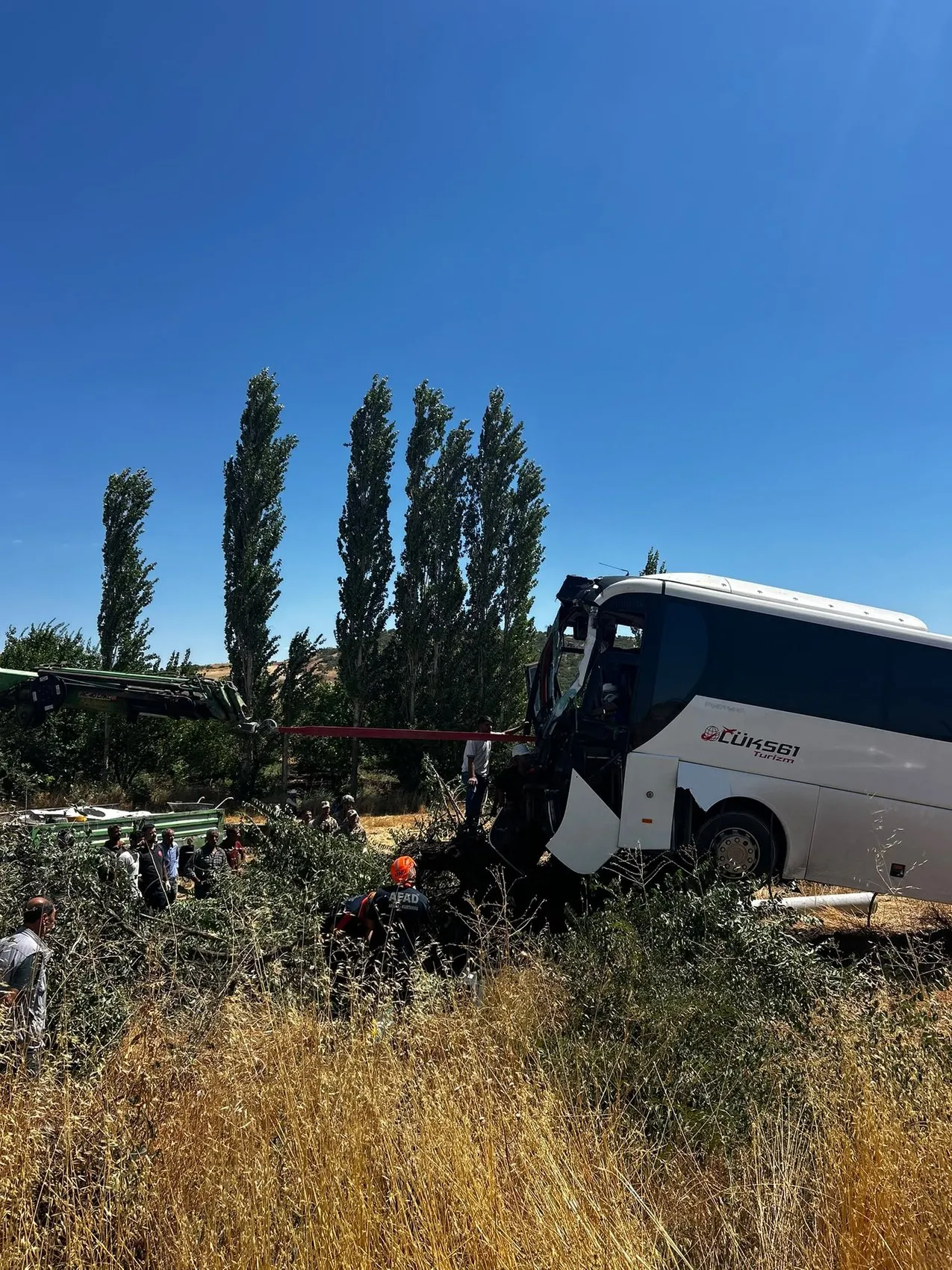 Diyarbakır Lice'de yolcu otobüsü şarampole uçtu Fis Ovası mevkiinde 2 yaralı var