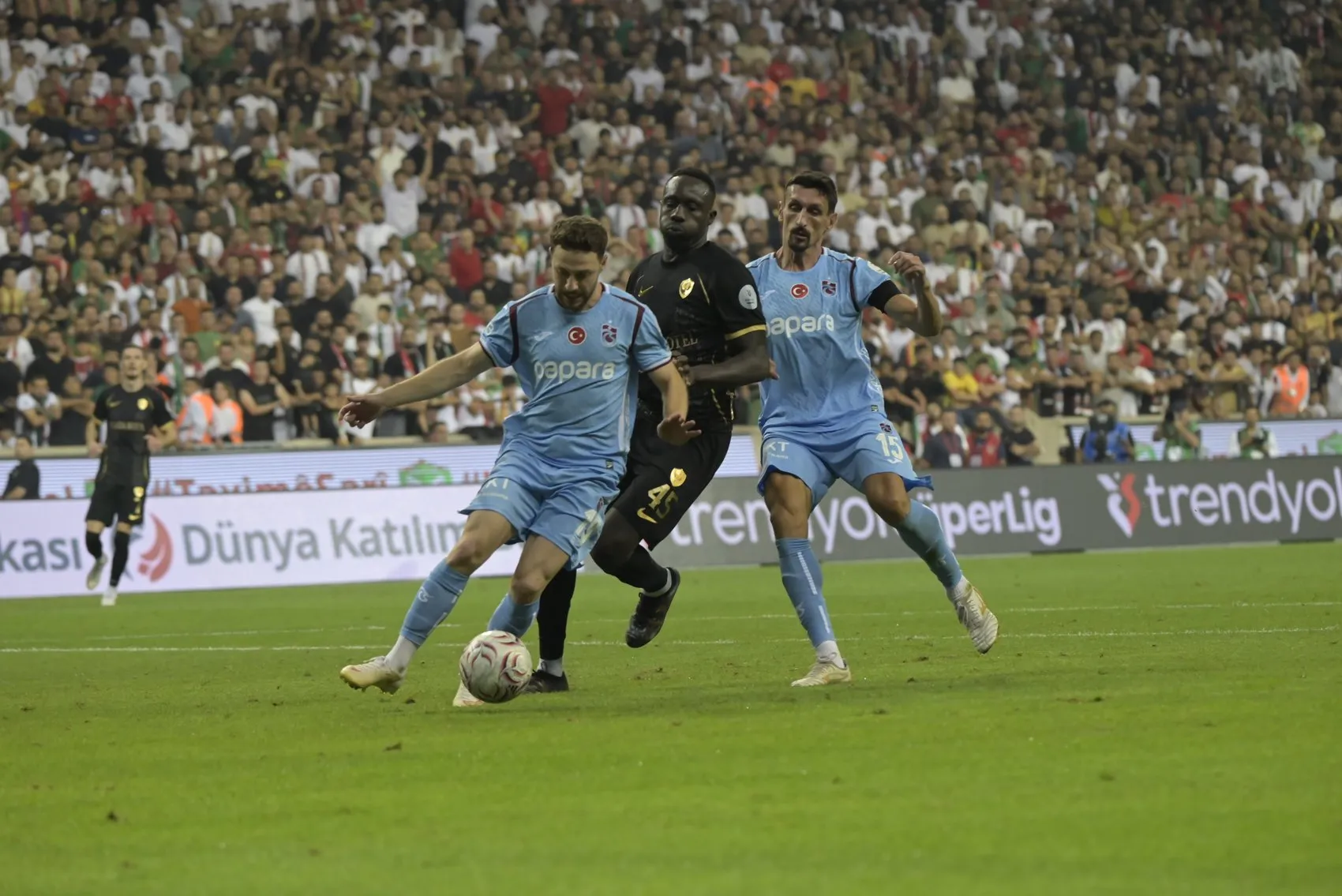 Diyarbakır'da dev maç Amed'in: Trabzonspor'u 90'da Orban'la devirdi