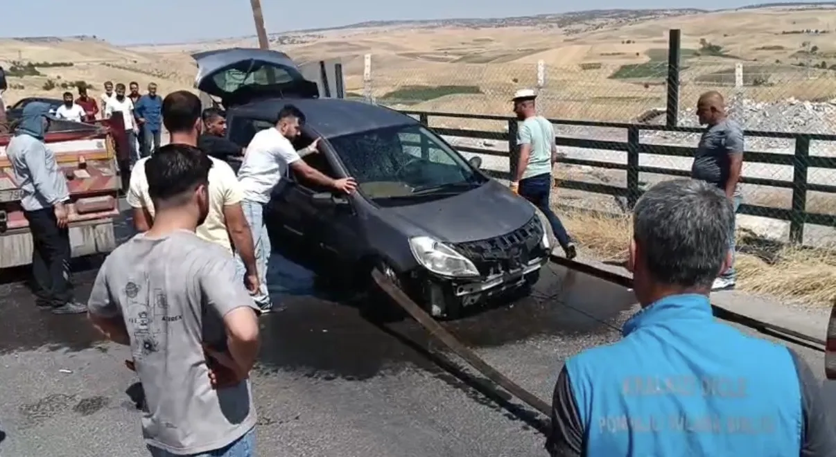 Eğil'de gece saatlerinde sulama kanalına uçan otomobilden mucize kurtuluş 4 kişi sağ