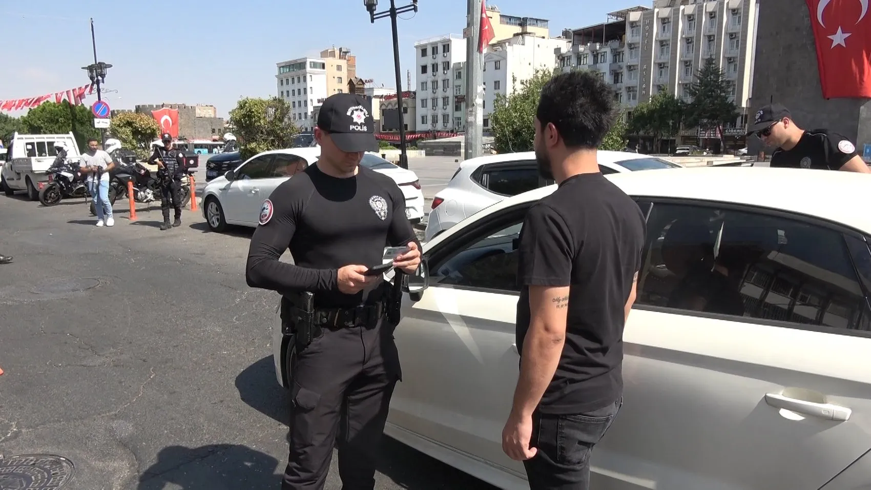 Diyarbakır sokaklarında Yunus timi mesaisi 7 ayda 529 ruhsatsız silaha el konuldu