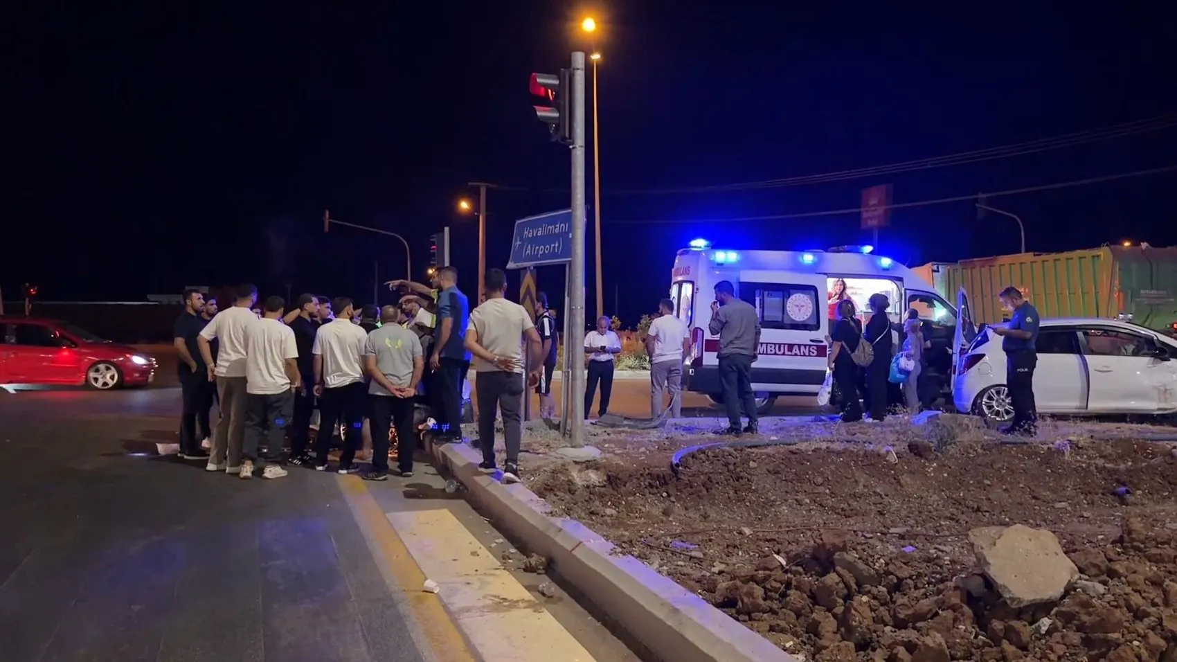 Diyarbakır-Mardin yolunda akşam saatlerinde trafik kazası 7 kişi yaralı olarak hastaneye