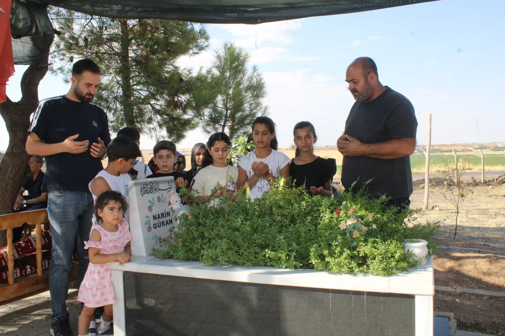 Narin Güran’ın vefatının ikinci yılında baba Arif Güran’dan Diyarbakır’a mevlit daveti