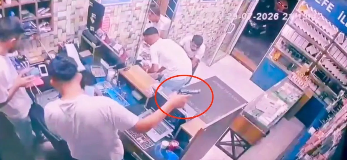 Bağlar'da telefon dükkanını kana bulayan silahlı saldırgan yakayı ele verdi Tutuklandı