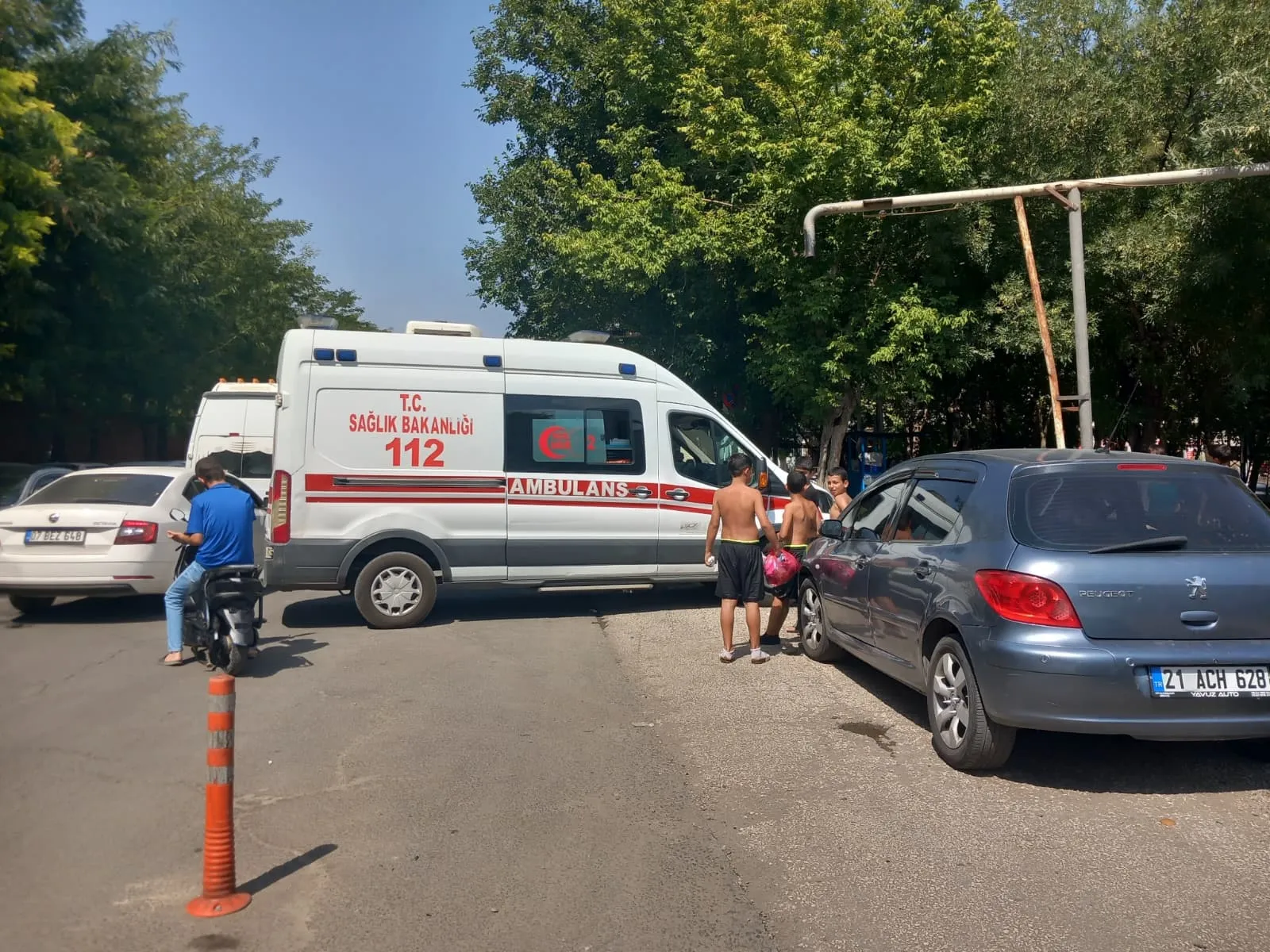 Diyarbakır Anzele Parkı'nda yasaklı serinleme girişimi İki çocuk havuzda çarpıştı