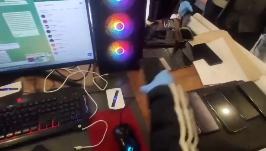 Rojin Kabaiş'in babasına siber zorbalardan silahlı tehdit Davadan vazgeç mesajı