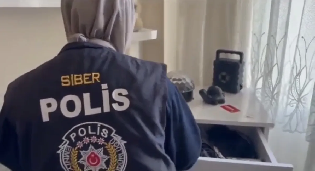 Diyarbakır merkezli siber şebekeye operasyon Acılı ailelere şantaj yapan 2 kişi tutuklandı