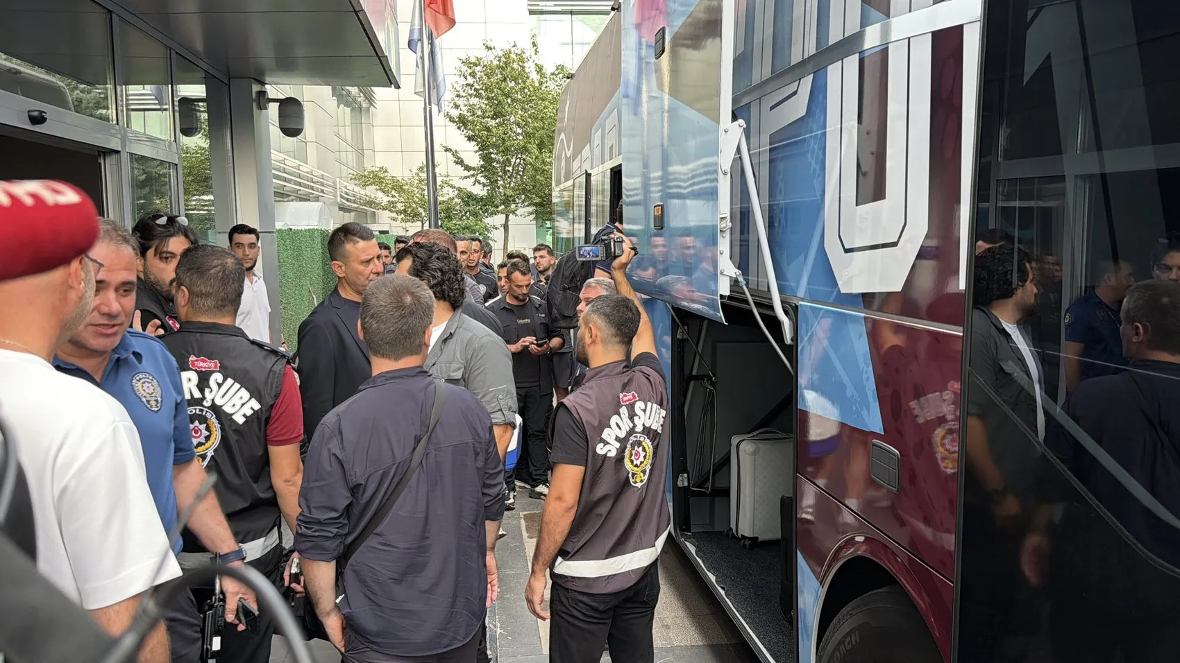 Bordo-mavili kafile Diyarbakır'da: Trabzonspor Amedspor maçı öncesi şehre indi
