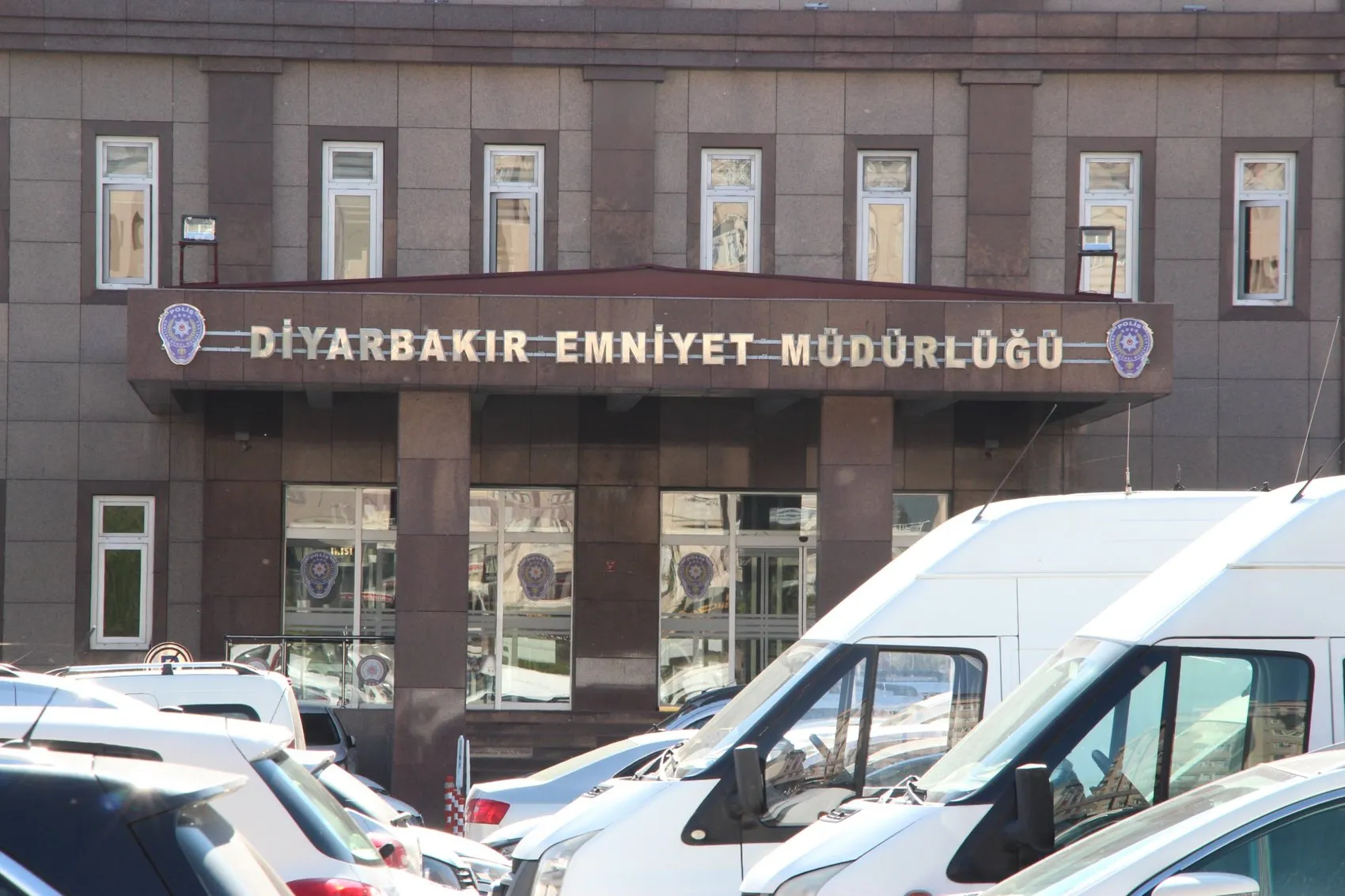 Kayapınar’da kafede oturan şahsa yönelik silahlı saldırıyı gerçekleştiren fail yakalandı