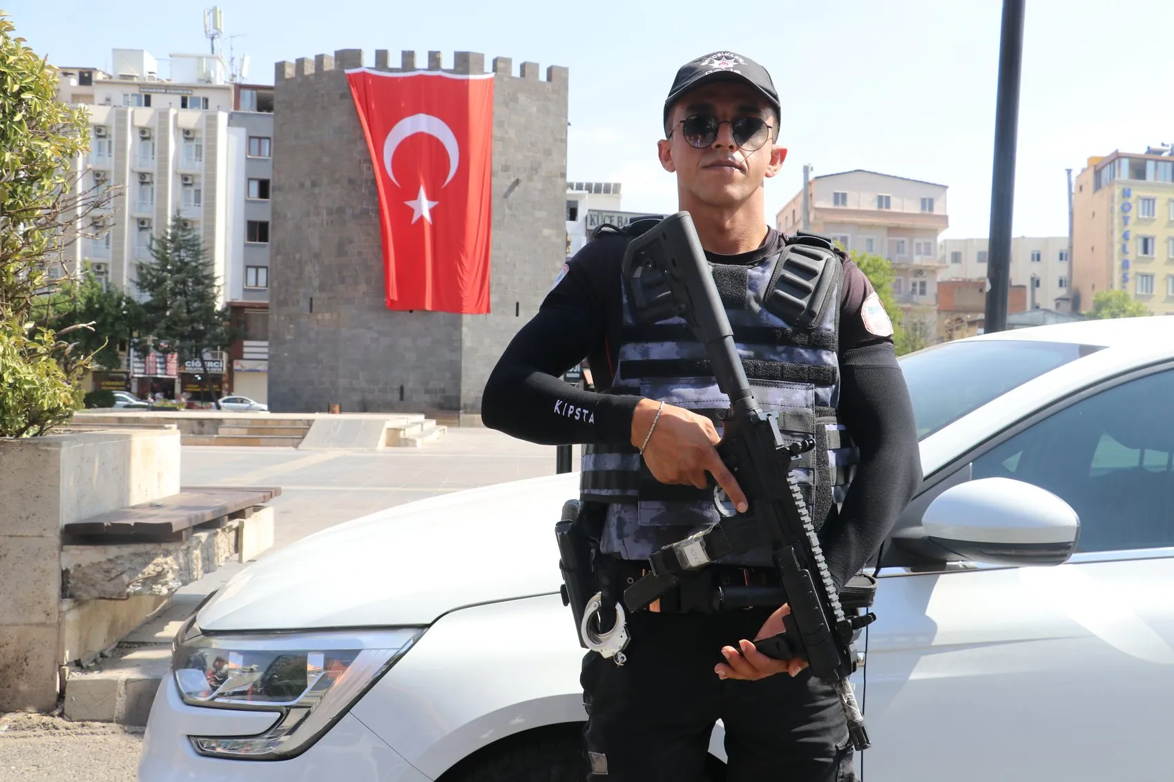 Diyarbakır'da motosikletli polis timleri sokaklara güven getirdi 7 ayda 529 silah toplandı