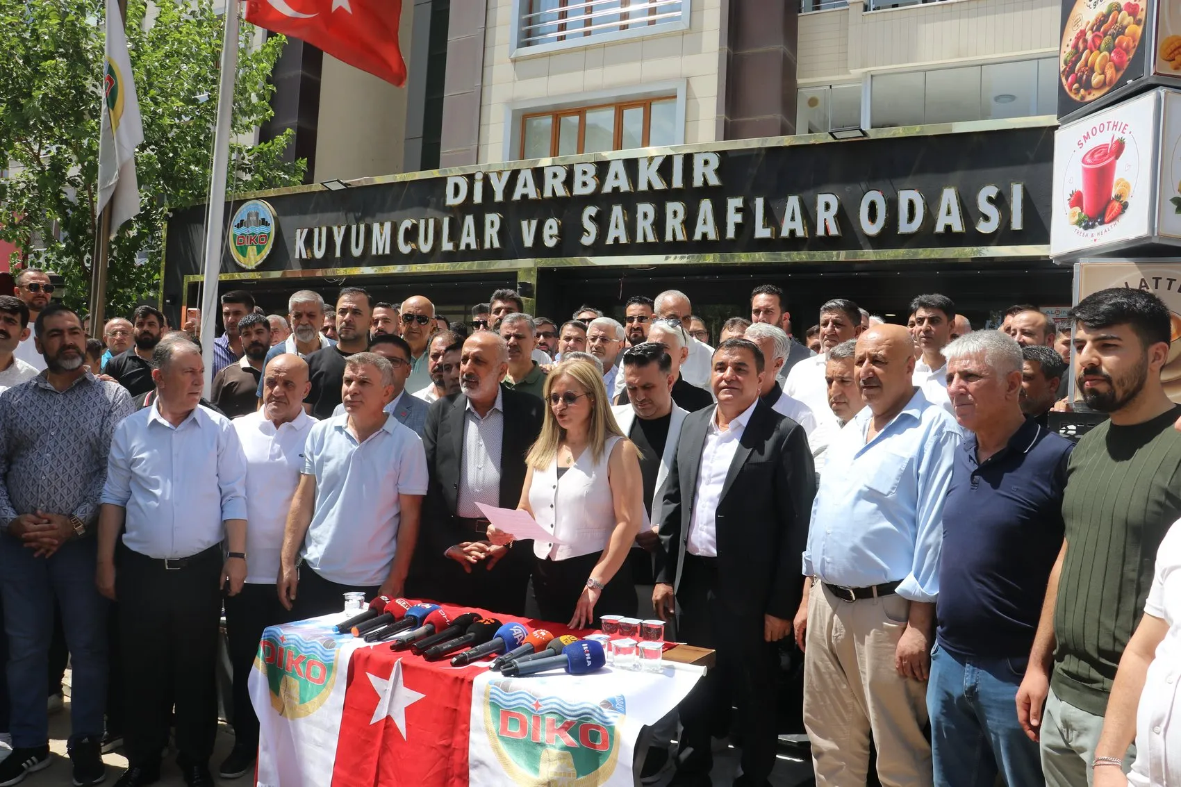 Diyarbakır'da kuyumcu camiasından silahlı saldırıya karşı bir günlük kepenk kapatma