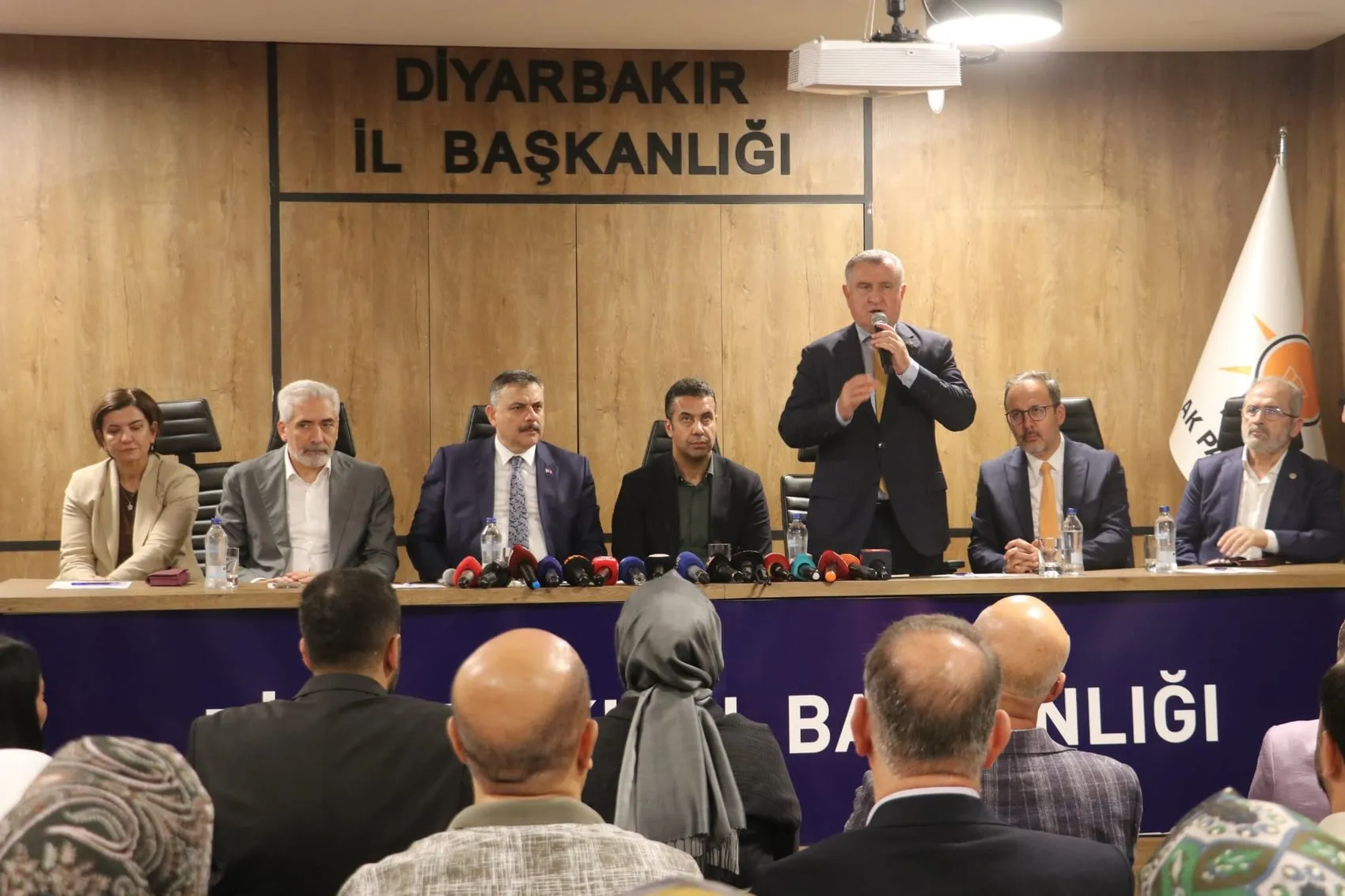 Amedspor-Erzurumspor maçı için Diyarbakır'a gelen Bakan Bak'tan yeni spor yatırımı müjdesi
